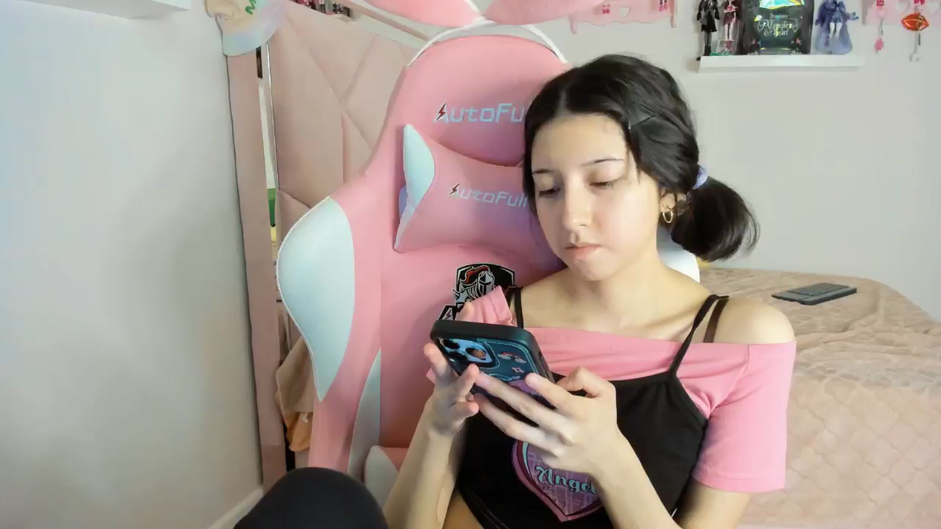 Gallery image thumbnail from Cherrycute666's myfreecams stream on, 11/09/2024, 10:49 image 8 of 20
