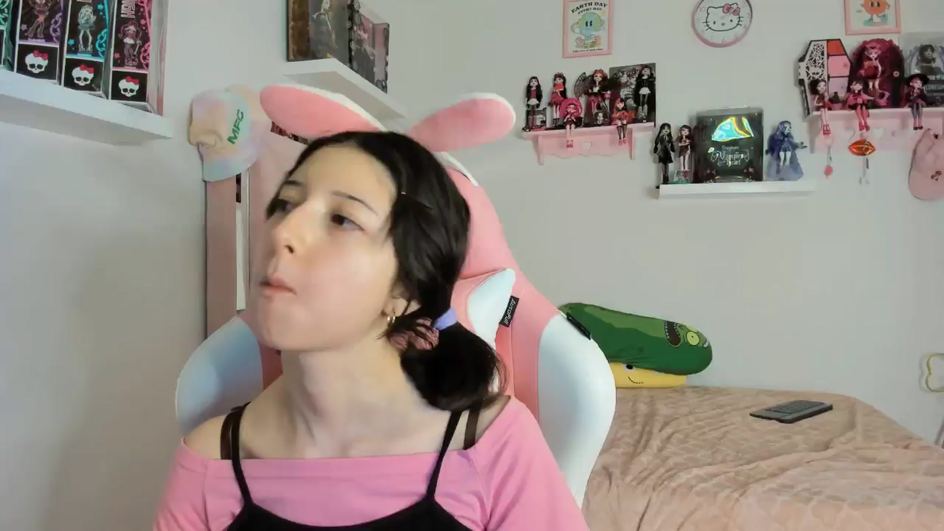 Gallery image thumbnail from Cherrycute666's myfreecams stream on, 11/09/2024, 10:49 image 1 of 20