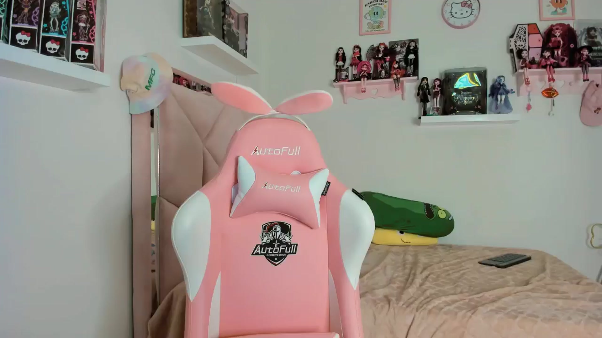 Gallery image thumbnail from Cherrycute666's myfreecams stream on, 11/09/2024, 10:49 image 3 of 20
