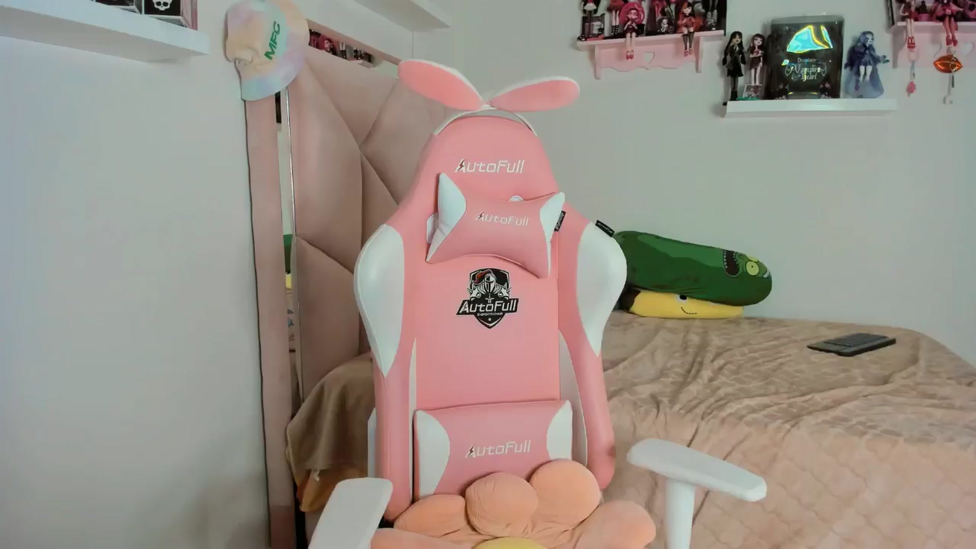 Gallery image thumbnail from Cherrycute666's myfreecams stream on, 11/09/2024, 10:49 image 17 of 20