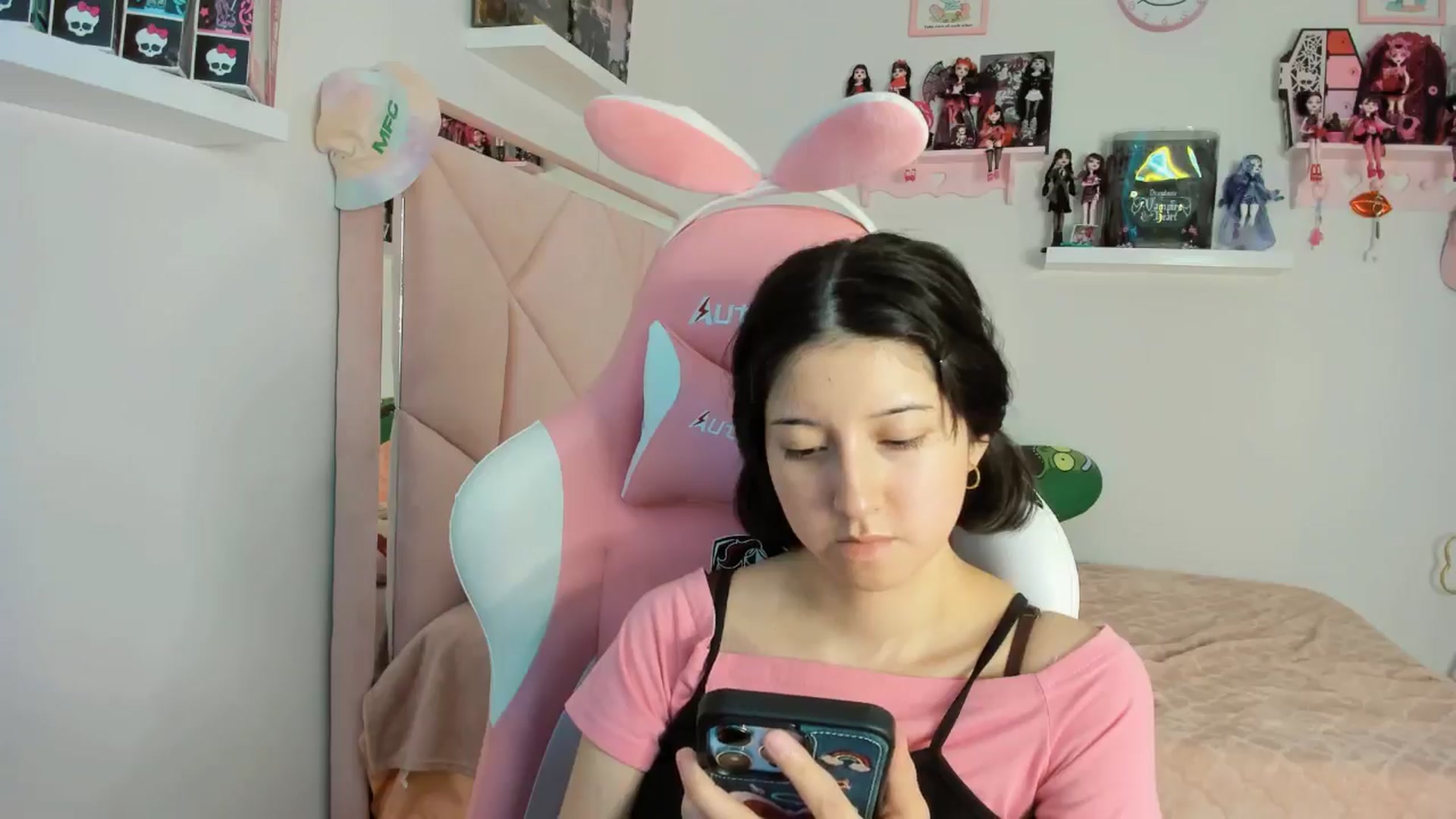 Gallery image thumbnail from Cherrycute666's myfreecams stream on, 11/09/2024, 13:14 image 19 of 20