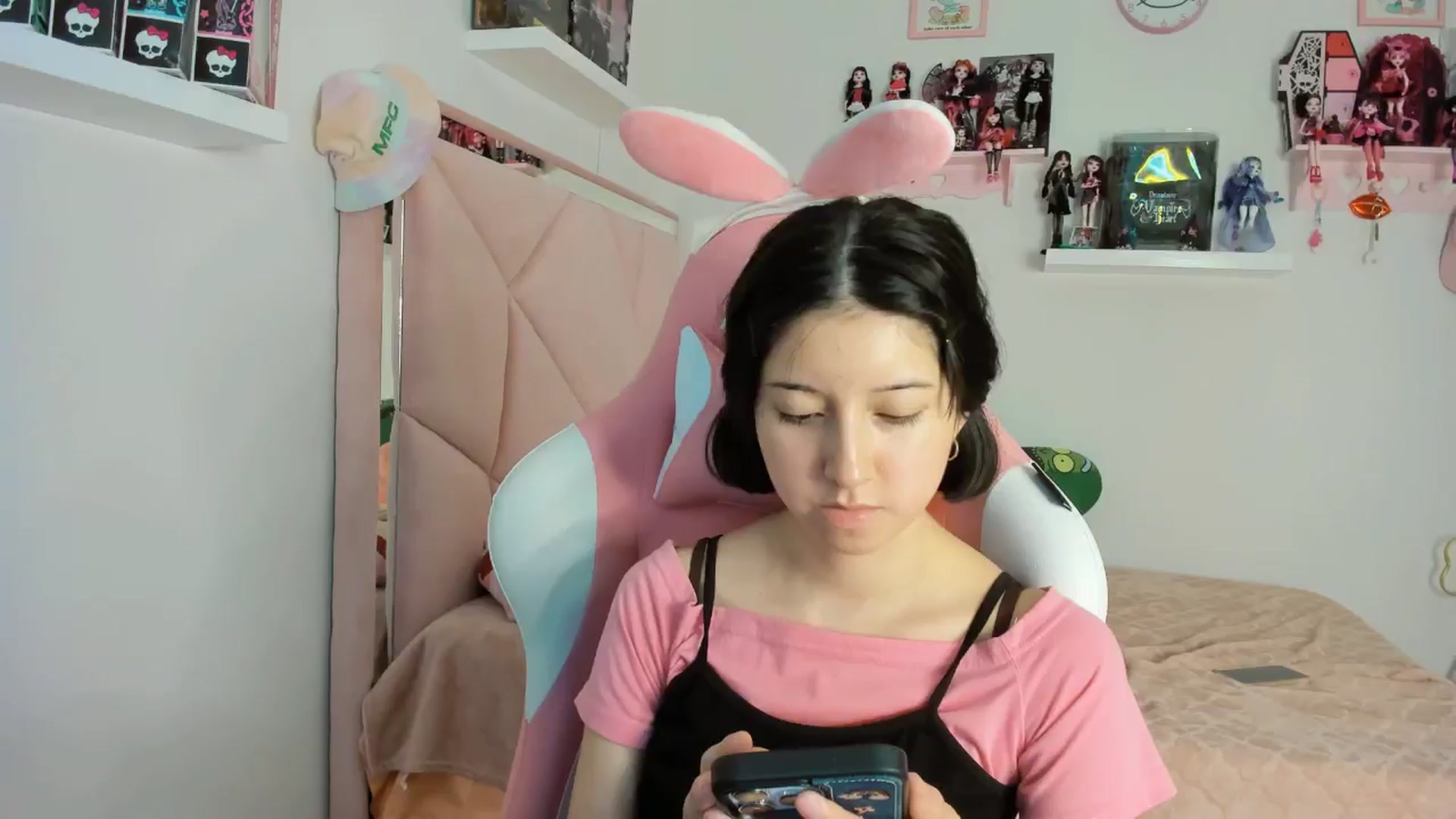 Gallery image thumbnail from Cherrycute666's myfreecams stream on, 11/09/2024, 13:14 image 17 of 20