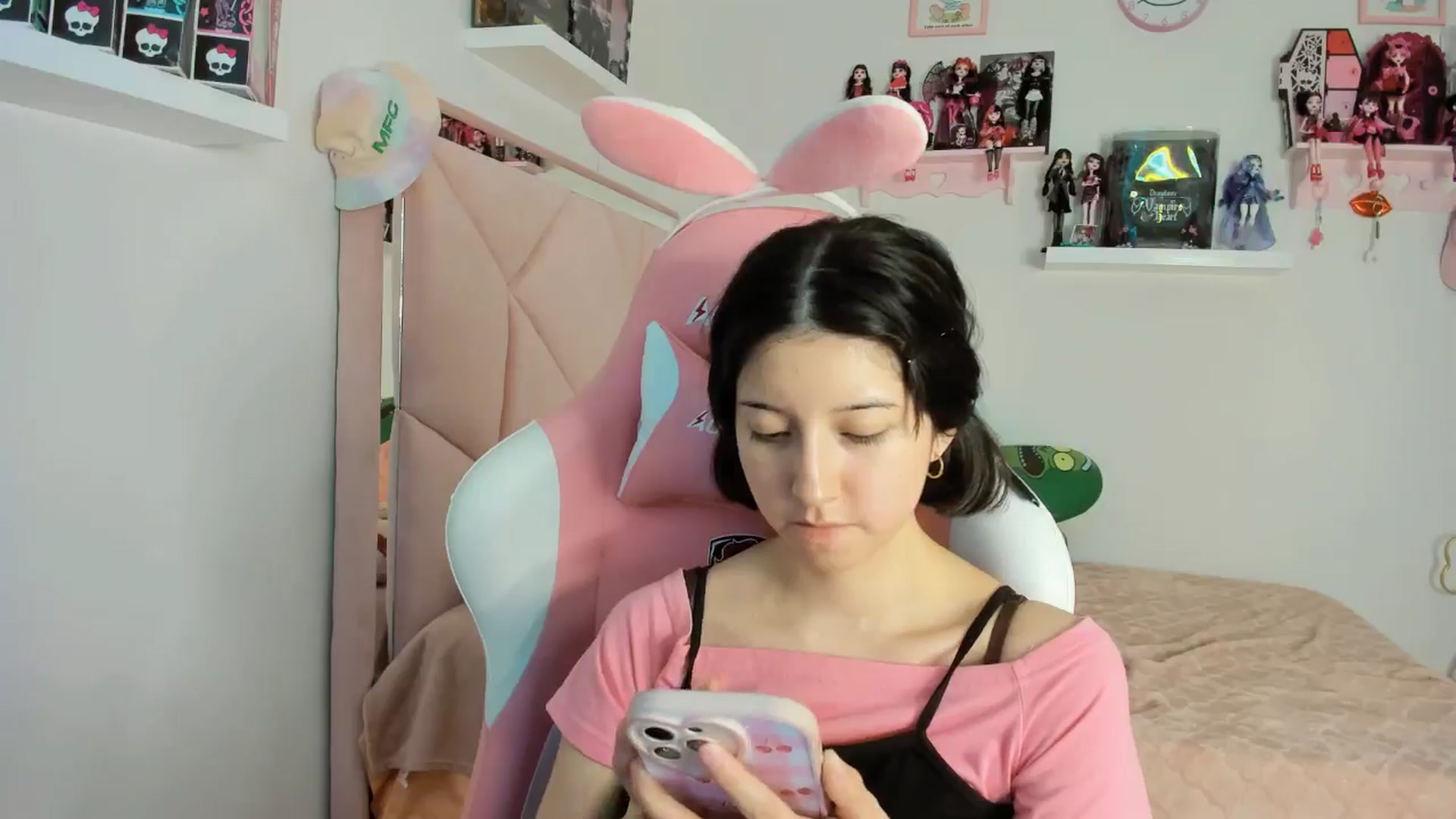 Gallery image thumbnail from Cherrycute666's myfreecams stream on, 11/09/2024, 13:14 image 18 of 20