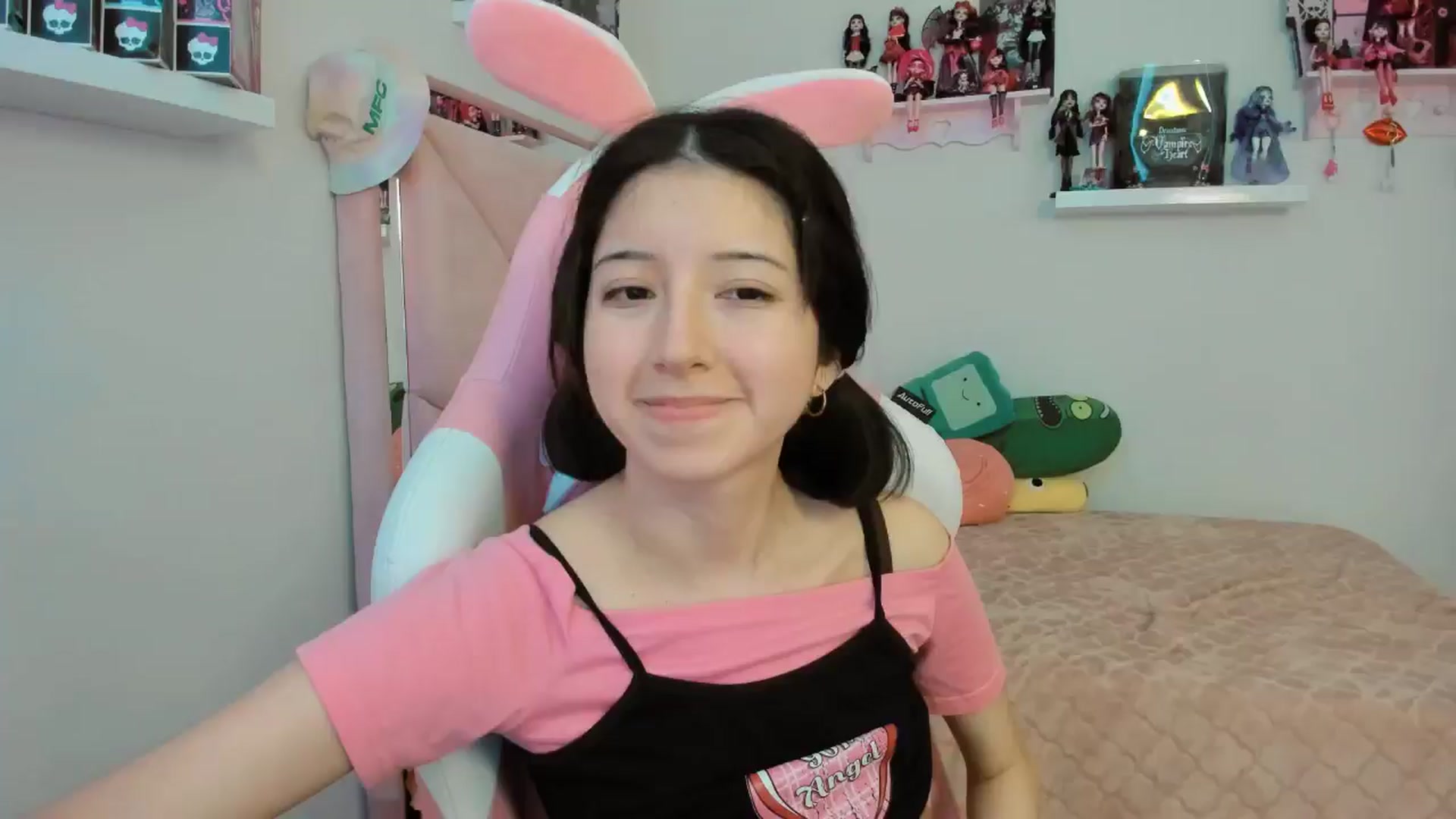 Gallery image thumbnail from Cherrycute666's myfreecams stream on, 11/09/2024, 14:53 image 17 of 20