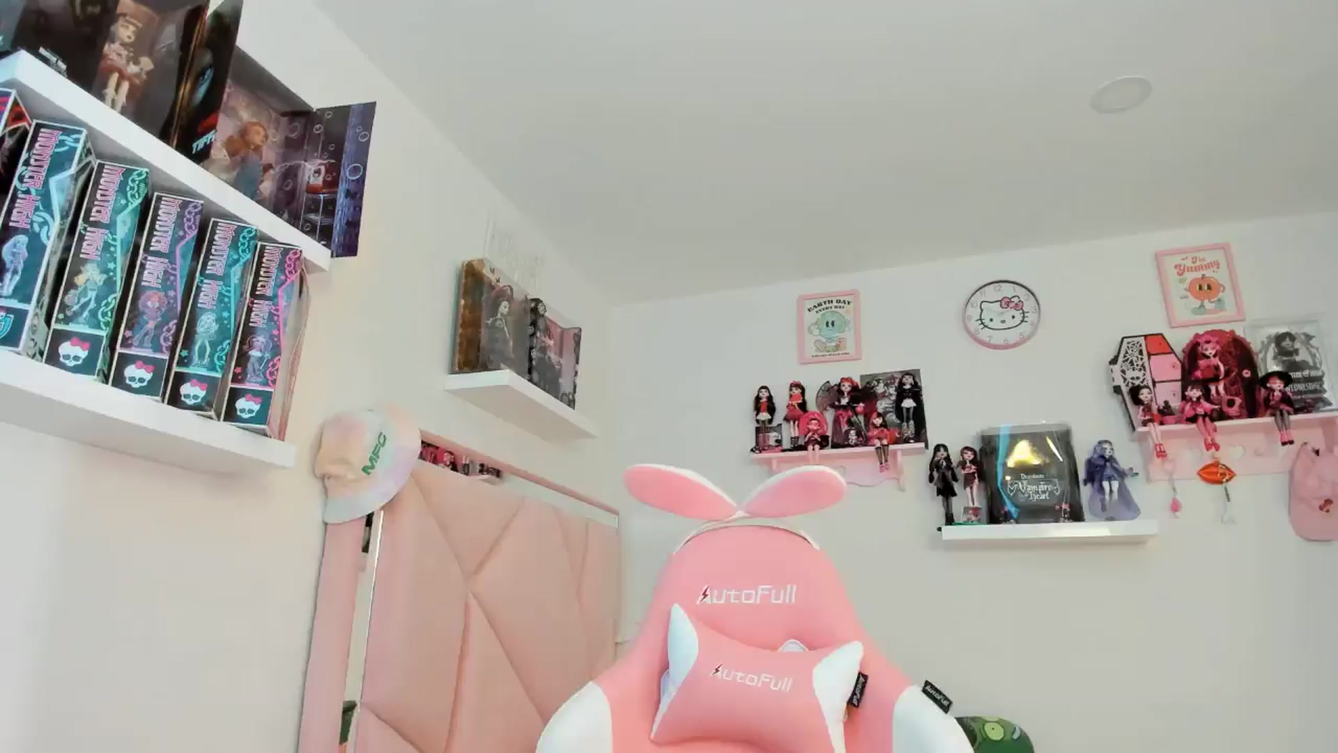 Gallery image thumbnail from Cherrycute666's myfreecams stream on, 11/09/2024, 14:53 image 12 of 20