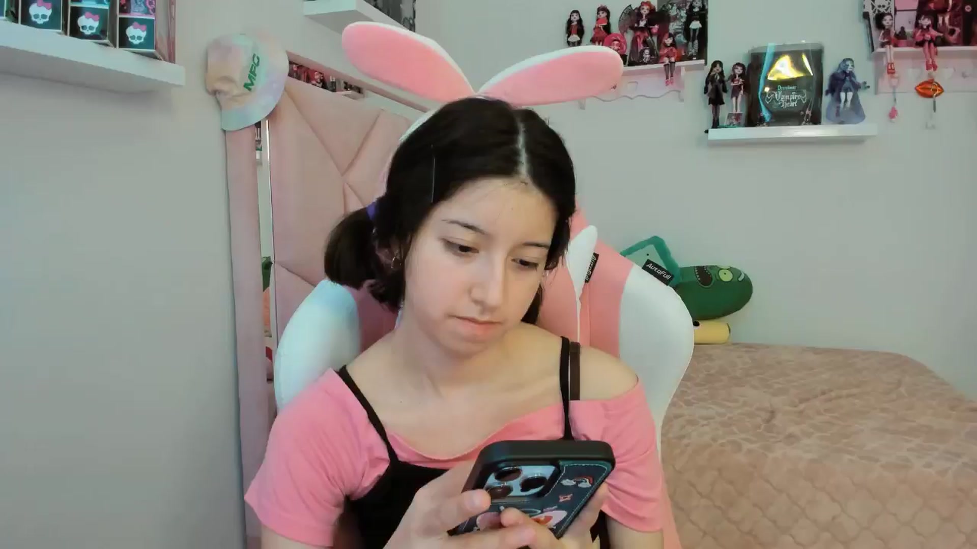 Gallery image thumbnail from Cherrycute666's myfreecams stream on, 11/09/2024, 14:53 image 18 of 20