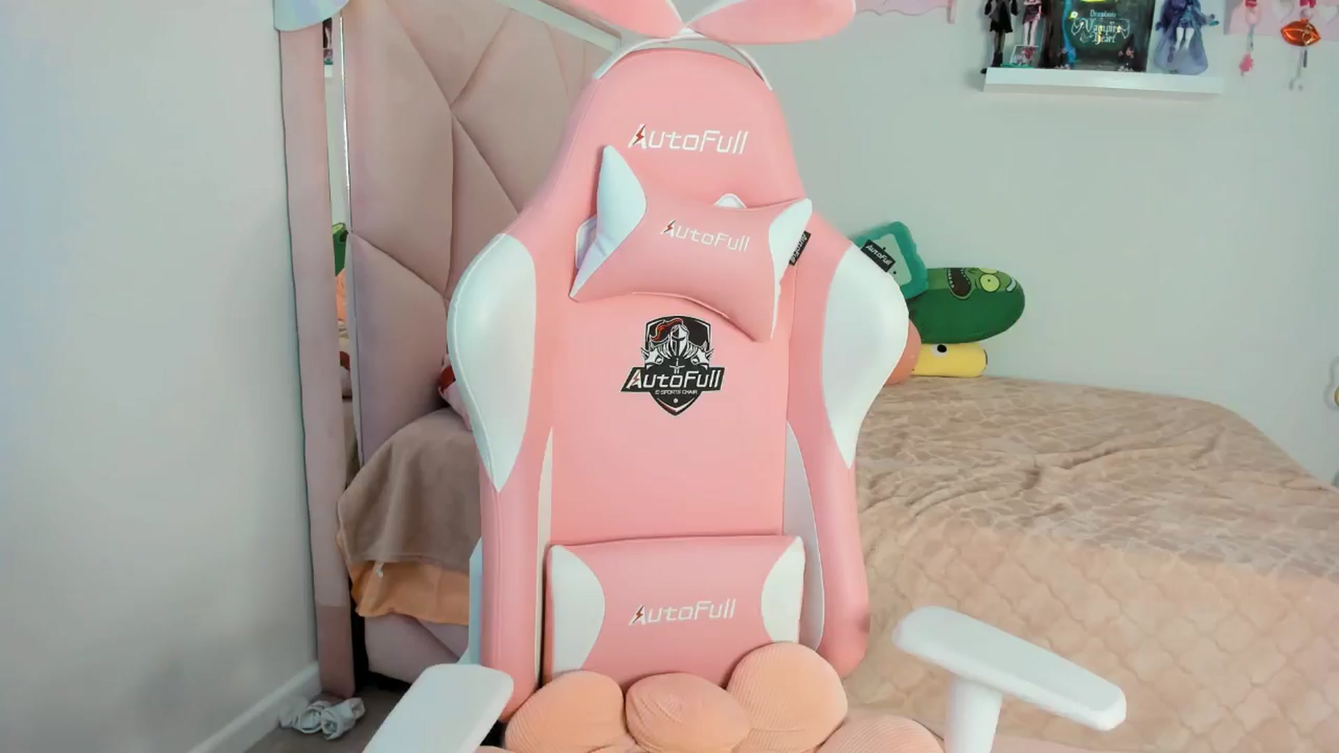 Gallery image thumbnail from Cherrycute666's myfreecams stream on, 11/09/2024, 14:53 image 9 of 20