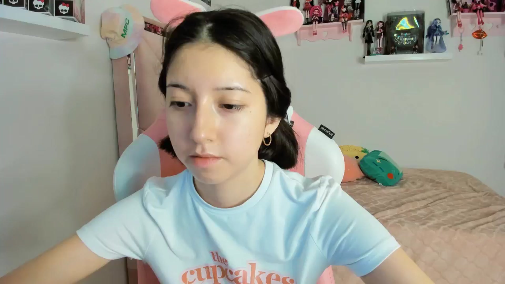 Gallery image thumbnail from Cherrycute666's myfreecams stream on, 11/10/2024, 03:32 image 8 of 20