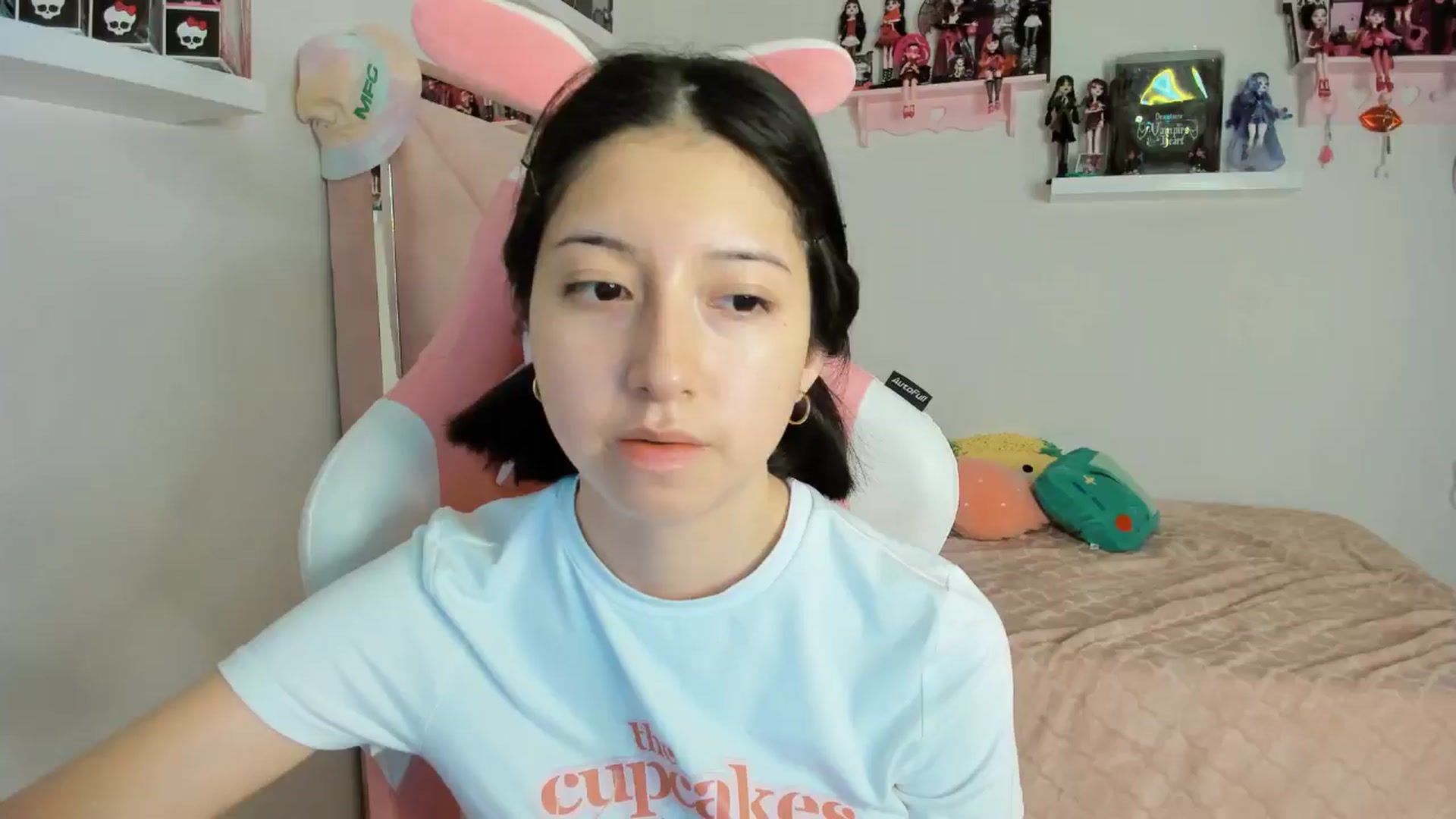 Gallery image thumbnail from Cherrycute666's myfreecams stream on, 11/10/2024, 03:32 image 7 of 20