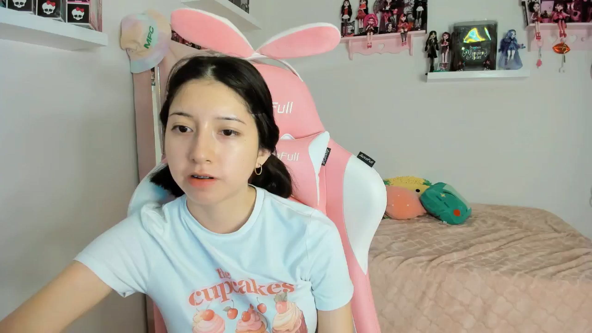 Gallery image thumbnail from Cherrycute666's myfreecams stream on, 11/10/2024, 03:32 image 9 of 20