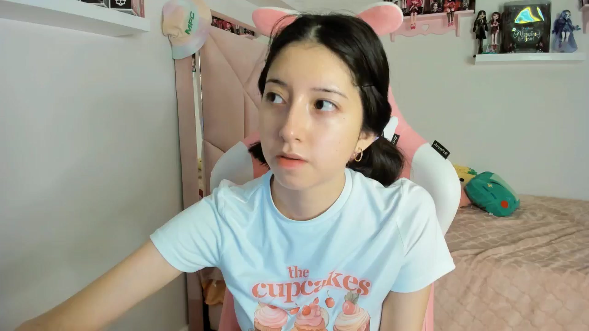 Gallery image thumbnail from Cherrycute666's myfreecams stream on, 11/10/2024, 03:32 image 19 of 20