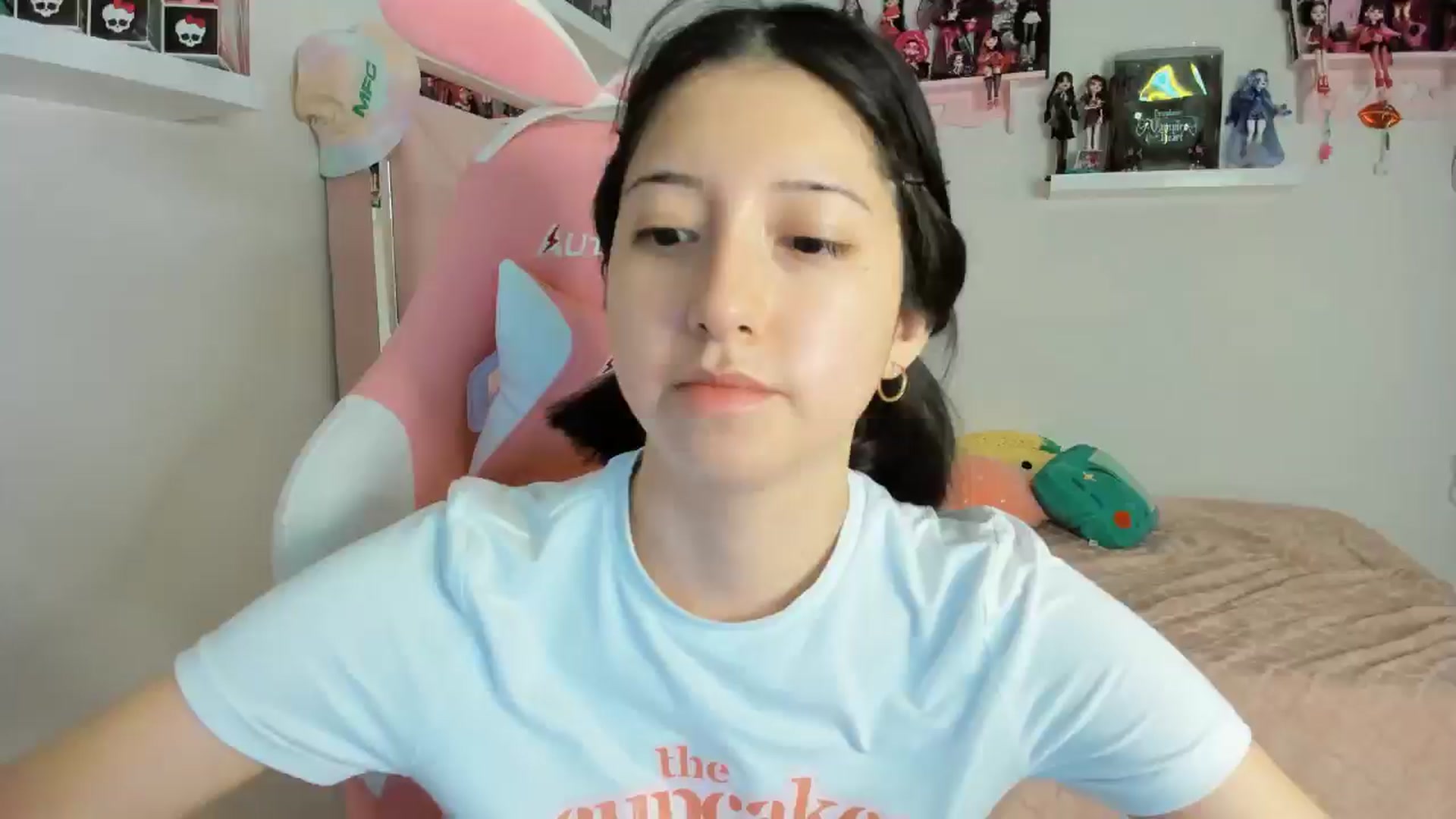 Gallery image thumbnail from Cherrycute666's myfreecams stream on, 11/10/2024, 03:32 image 10 of 20