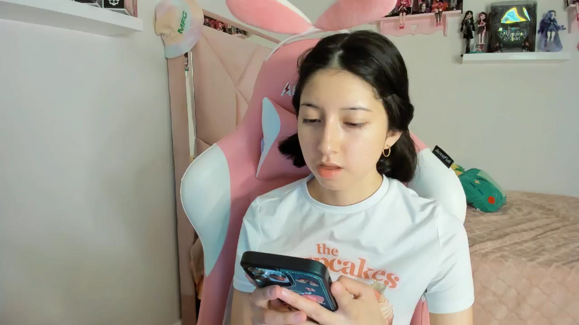Gallery image thumbnail from Cherrycute666's myfreecams stream on, 11/10/2024, 03:32 image 20 of 20