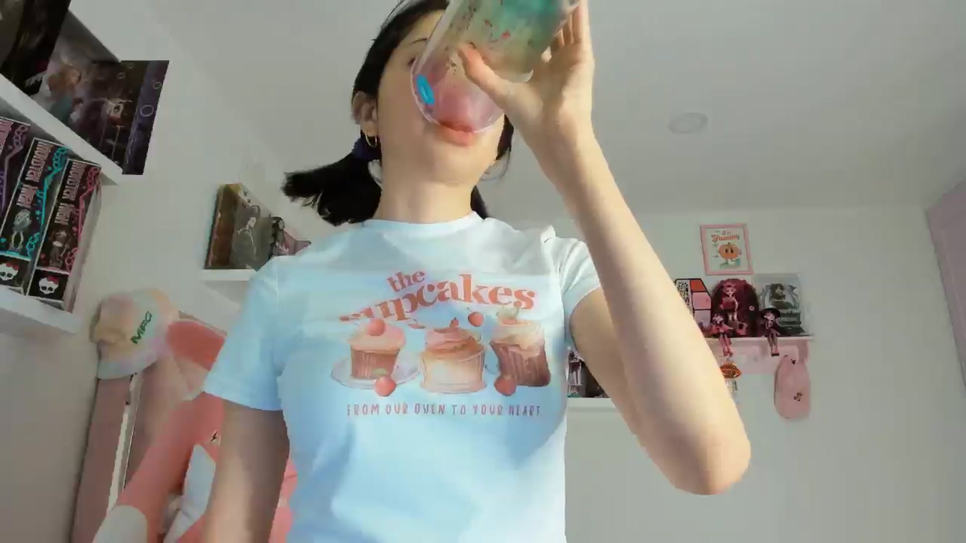 Gallery image thumbnail from Cherrycute666's myfreecams stream on, 11/10/2024, 03:32 image 16 of 20