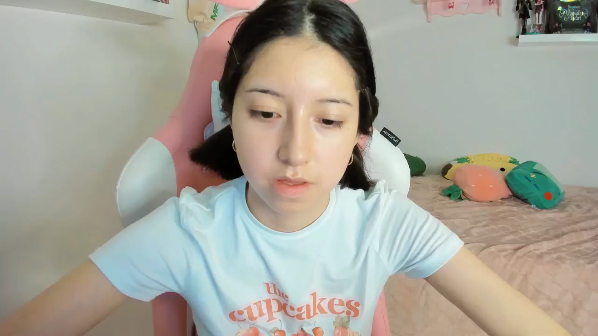 Gallery image thumbnail from Cherrycute666's myfreecams stream on, 11/10/2024, 05:09 image 5 of 20