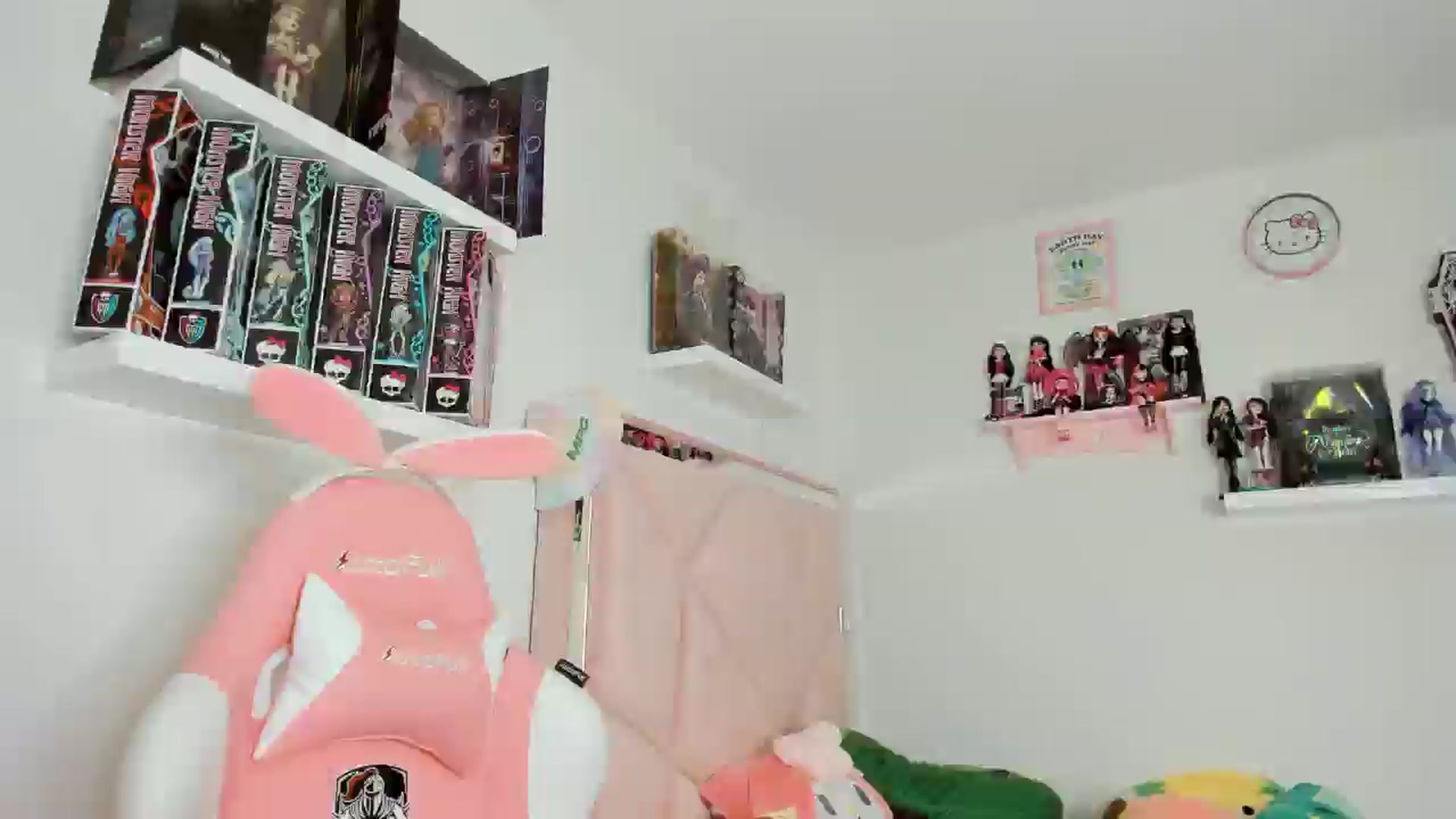 Gallery image thumbnail from Cherrycute666's myfreecams stream on, 11/10/2024, 05:09 image 13 of 20