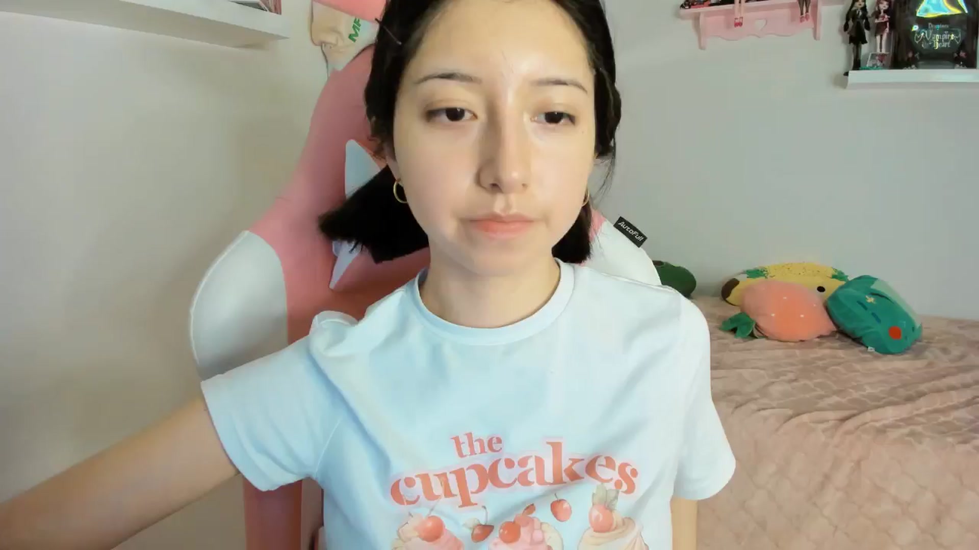 Gallery image thumbnail from Cherrycute666's myfreecams stream on, 11/10/2024, 05:09 image 6 of 20