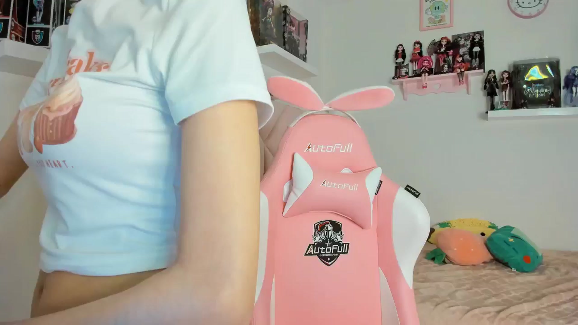 Gallery image thumbnail from Cherrycute666's myfreecams stream on, 11/10/2024, 05:09 image 2 of 20
