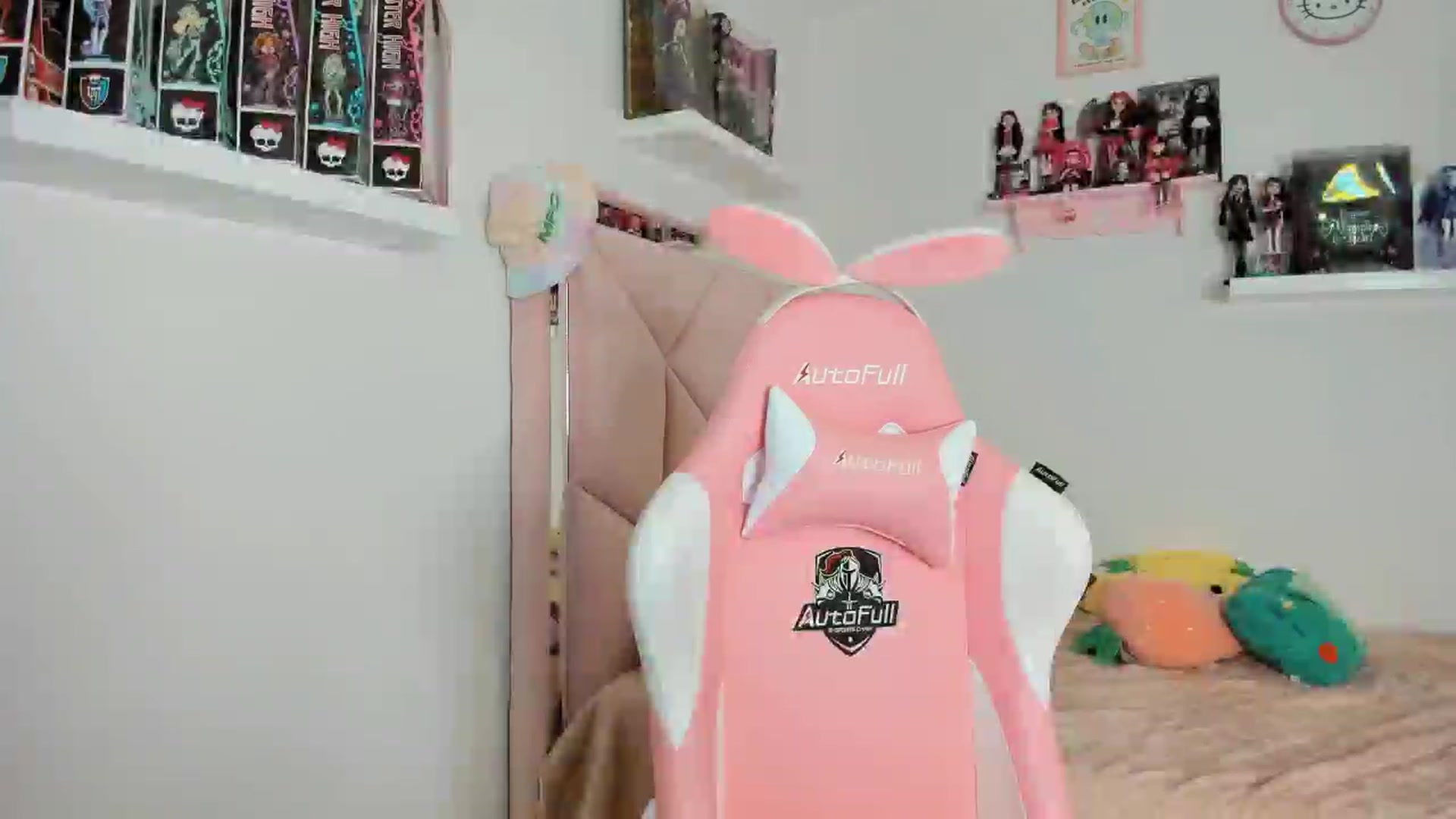Gallery image thumbnail from Cherrycute666's myfreecams stream on, 11/10/2024, 05:09 image 3 of 20