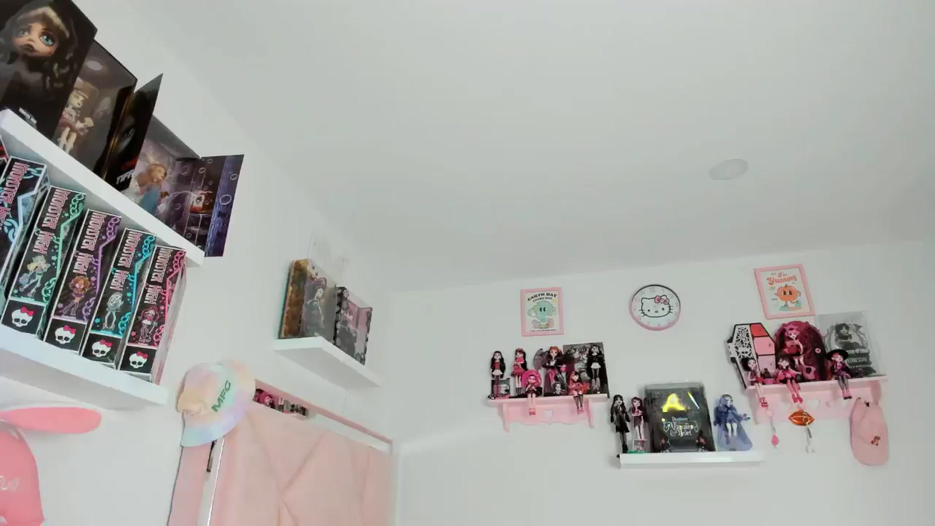 Gallery image thumbnail from Cherrycute666's myfreecams stream on, 11/10/2024, 05:47 image 3 of 20