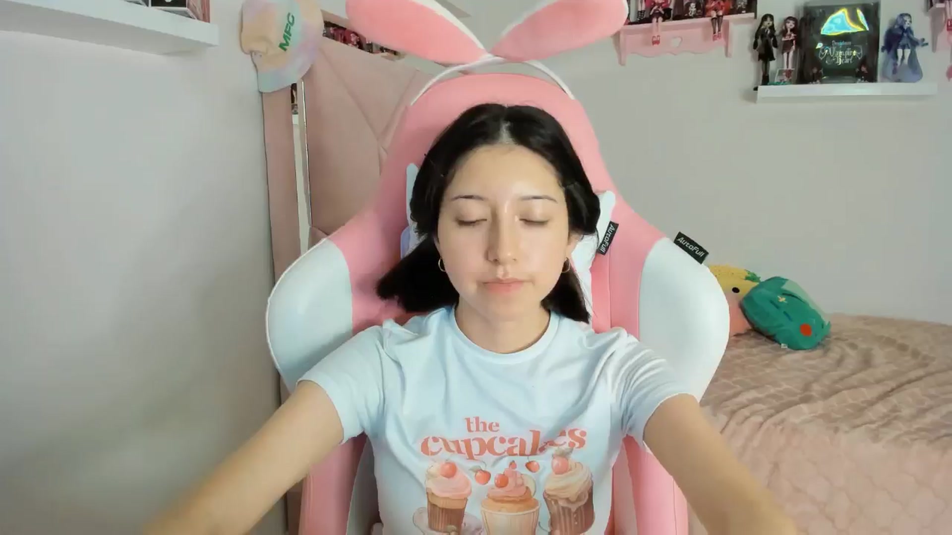 Gallery image thumbnail from Cherrycute666's myfreecams stream on, 11/10/2024, 05:47 image 16 of 20