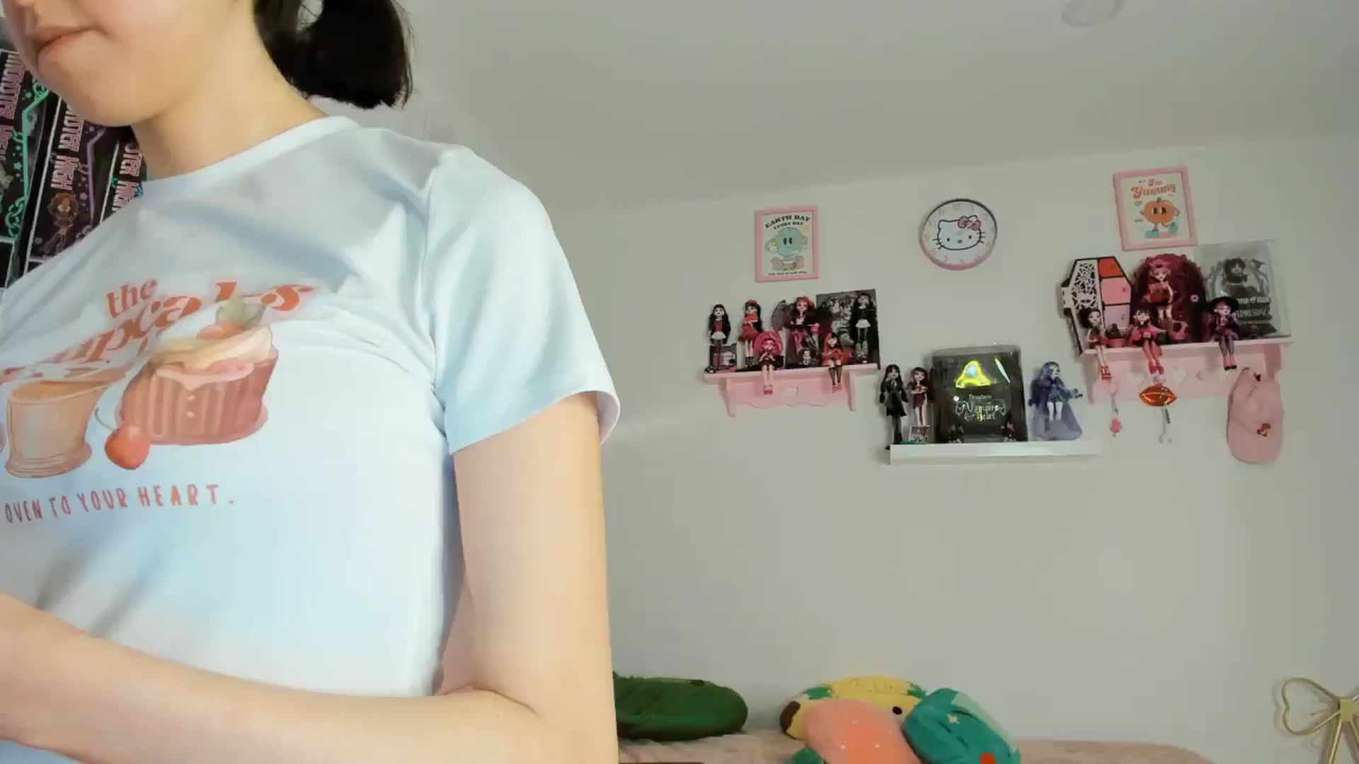 Gallery image thumbnail from Cherrycute666's myfreecams stream on, 11/10/2024, 05:47 image 6 of 20