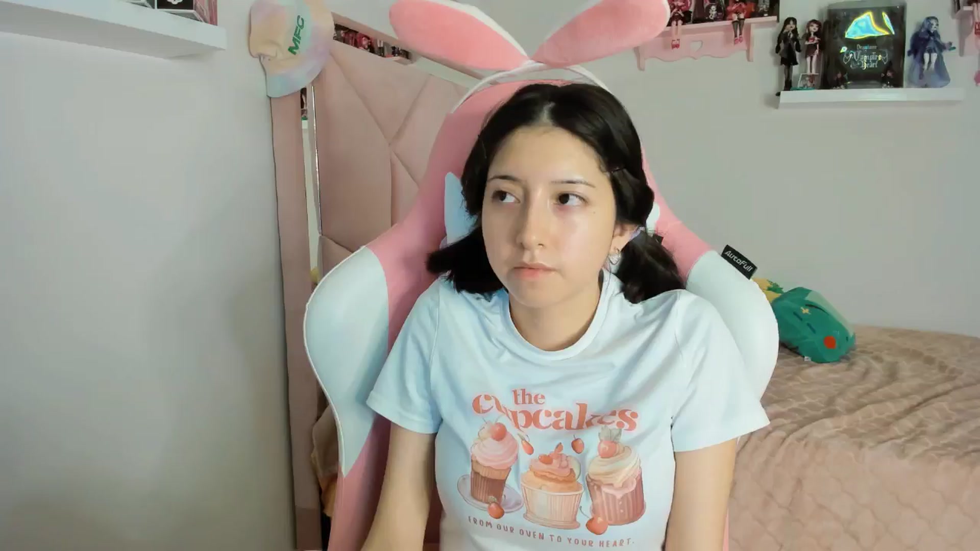Gallery image thumbnail from Cherrycute666's myfreecams stream on, 11/10/2024, 05:47 image 18 of 20