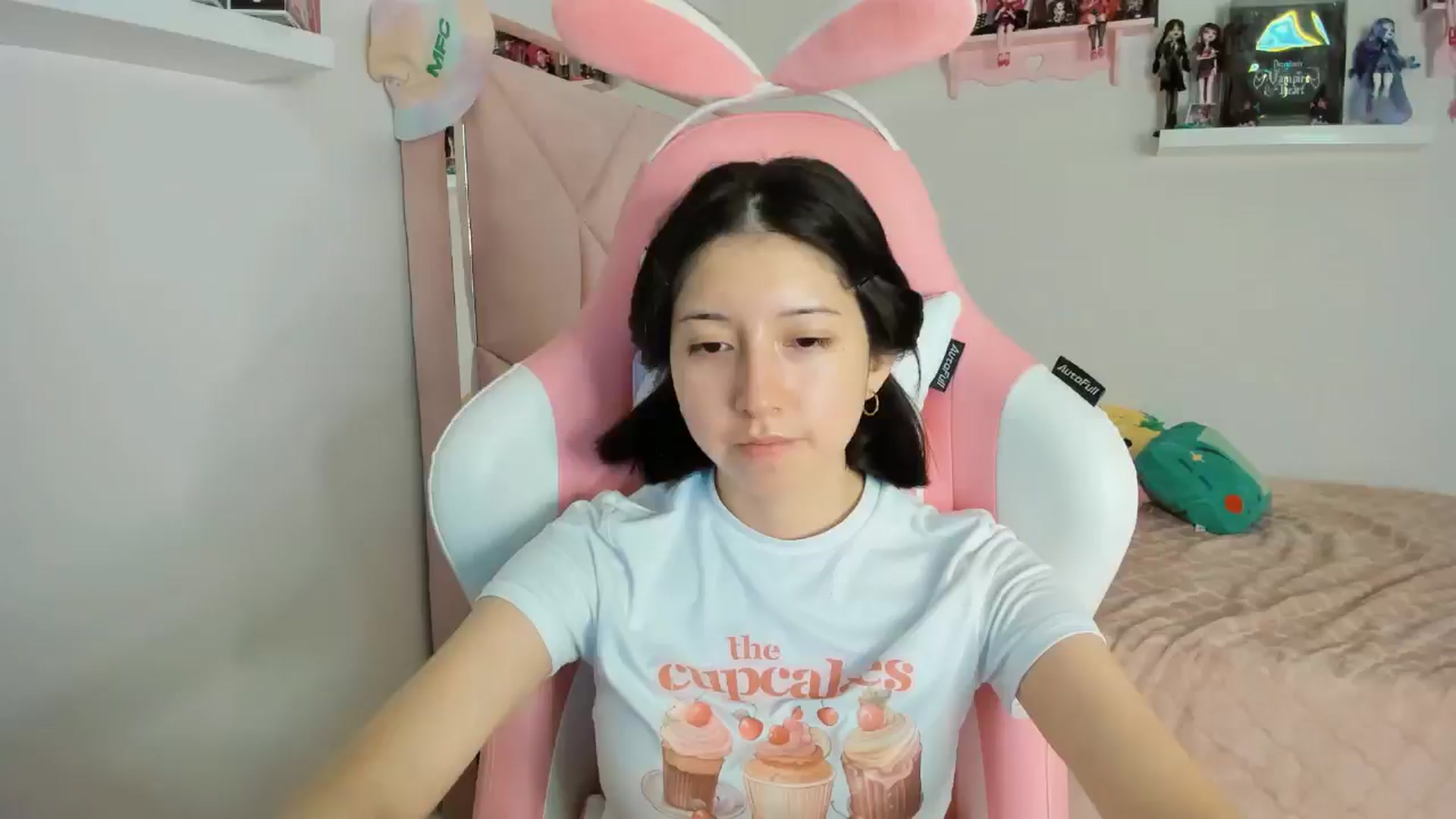 Gallery image thumbnail from Cherrycute666's myfreecams stream on, 11/10/2024, 05:47 image 17 of 20