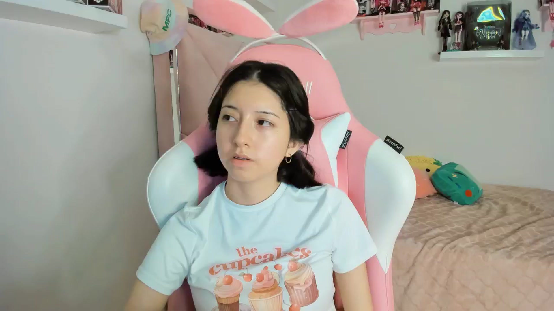 Gallery image thumbnail from Cherrycute666's myfreecams stream on, 11/10/2024, 05:47 image 15 of 20