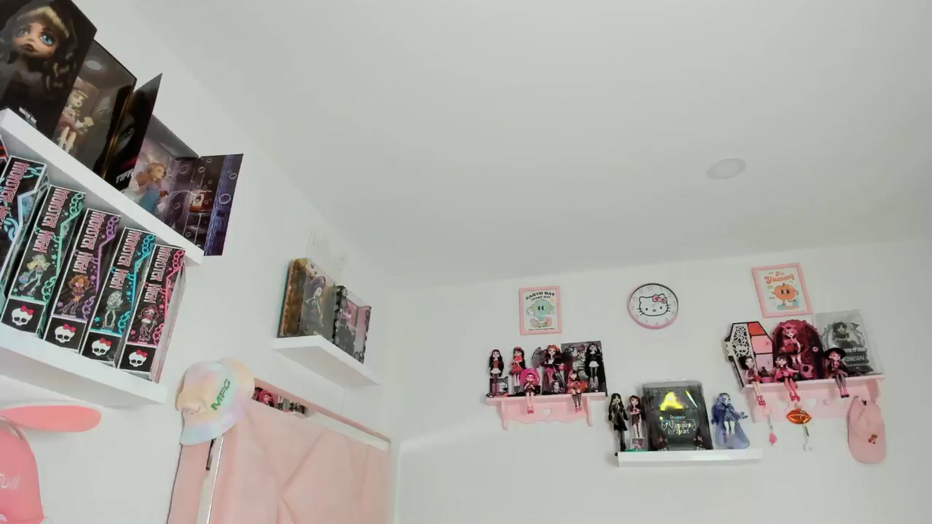 Gallery image thumbnail from Cherrycute666's myfreecams stream on, 11/10/2024, 05:47 image 2 of 20