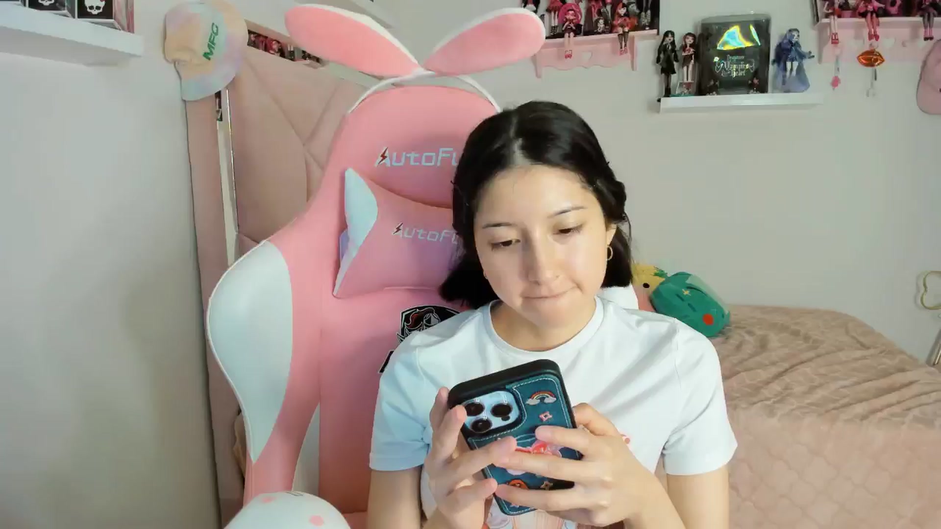 Gallery image thumbnail from Cherrycute666's myfreecams stream on, 11/10/2024, 05:47 image 11 of 20