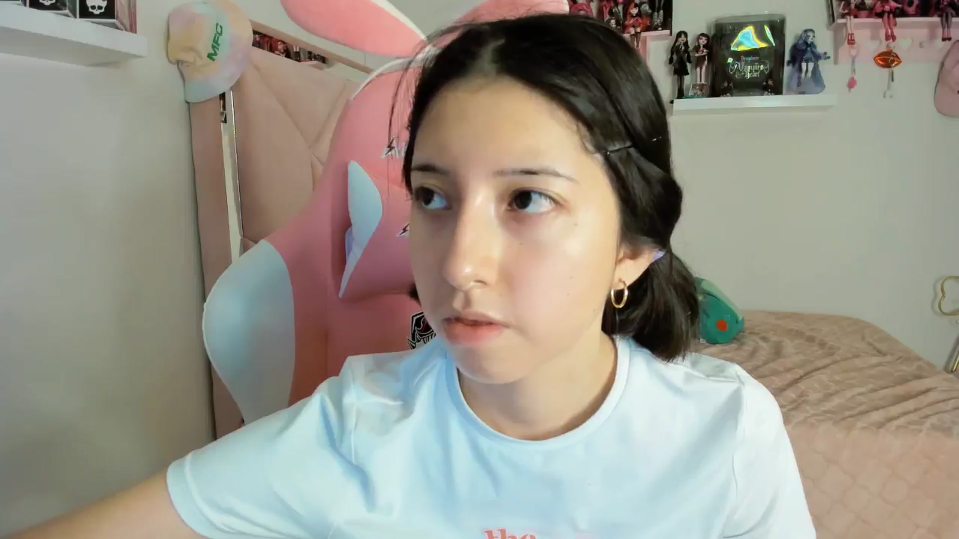 Gallery image thumbnail from Cherrycute666's myfreecams stream on, 11/10/2024, 05:47 image 10 of 20