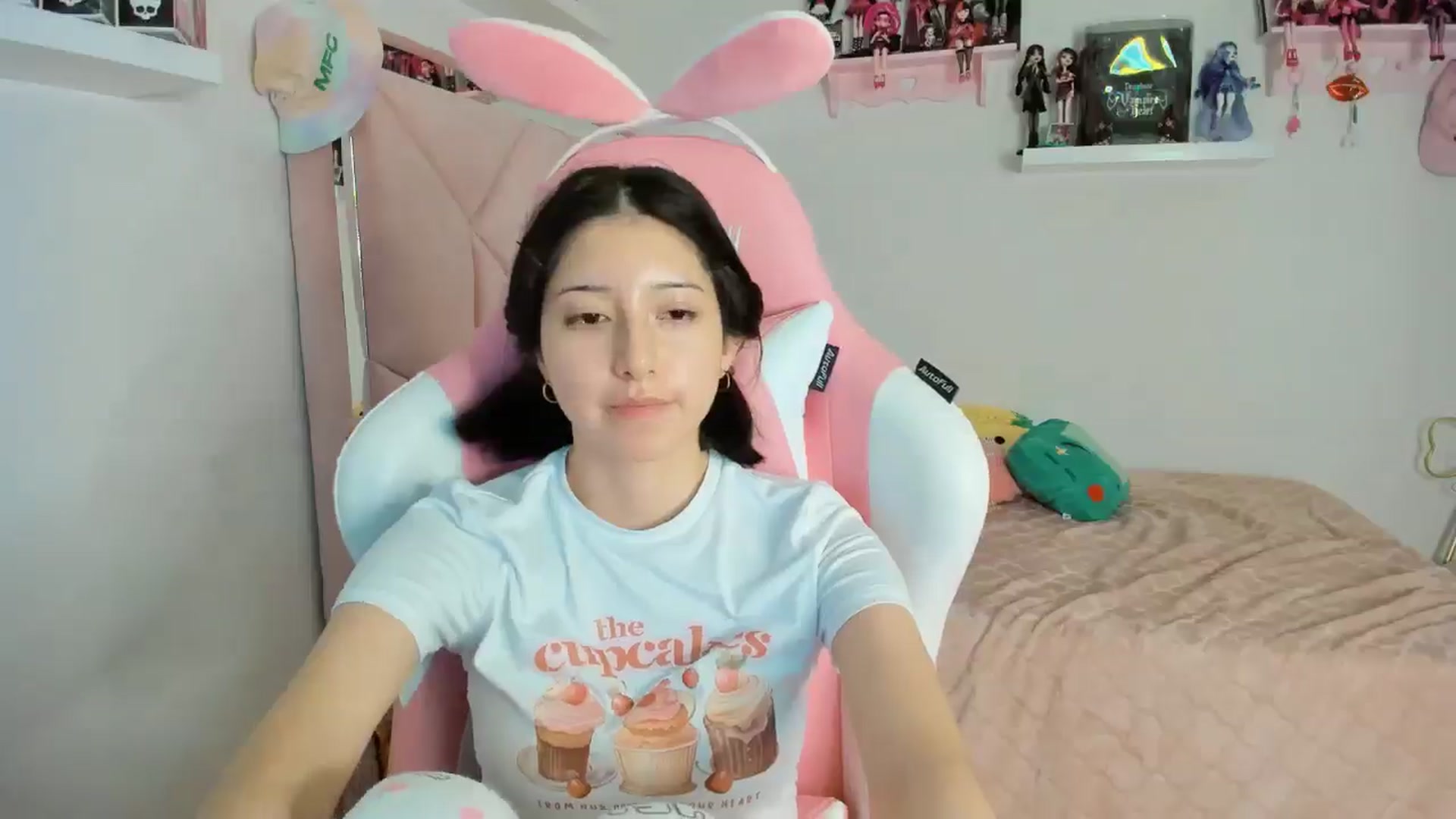 Gallery image thumbnail from Cherrycute666's myfreecams stream on, 11/10/2024, 05:47 image 13 of 20