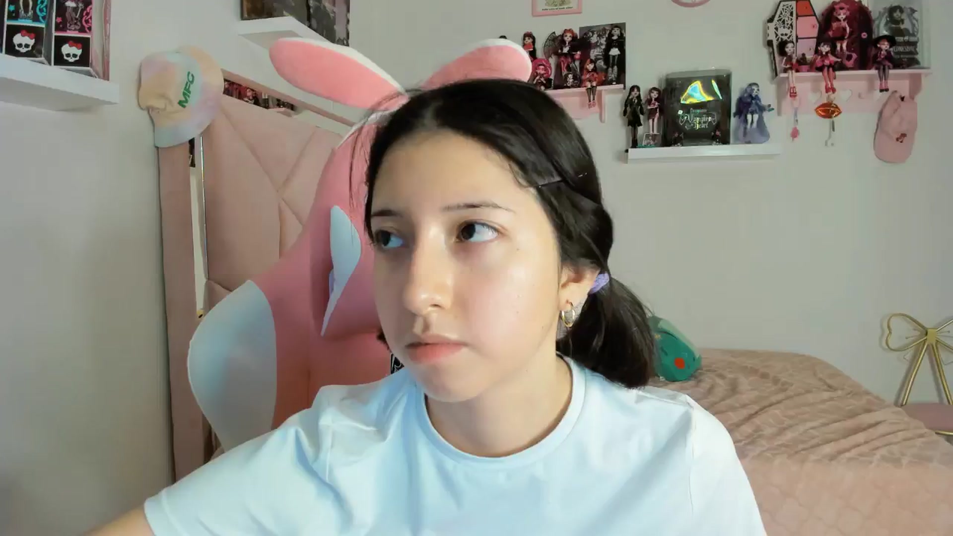 Gallery image thumbnail from Cherrycute666's myfreecams stream on, 11/10/2024, 05:47 image 9 of 20
