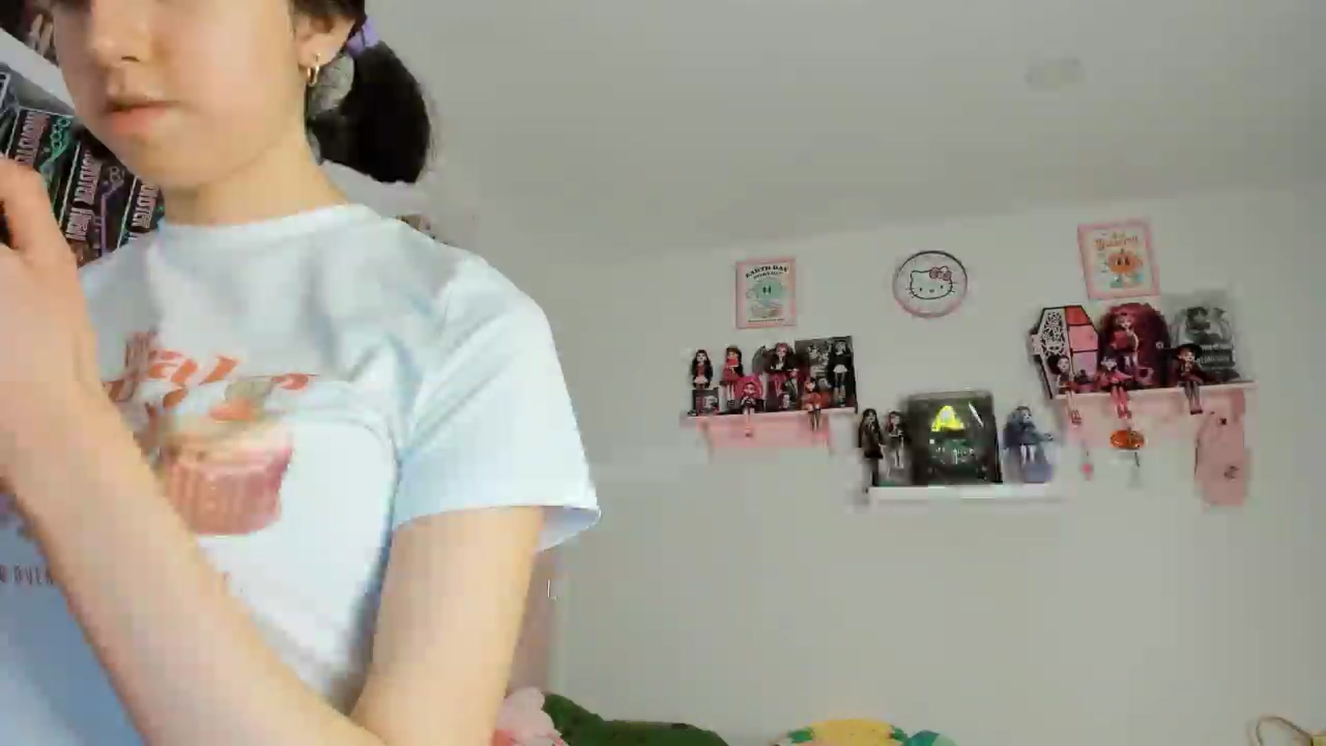 Gallery image thumbnail from Cherrycute666's myfreecams stream on, 11/10/2024, 05:47 image 7 of 20