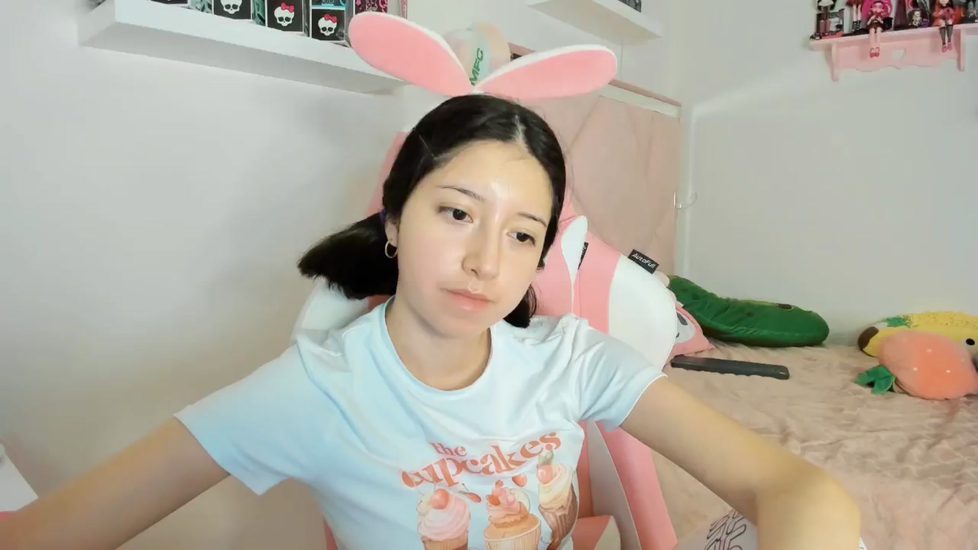 Gallery image thumbnail from Cherrycute666's myfreecams stream on, 11/10/2024, 07:11 image 2 of 20