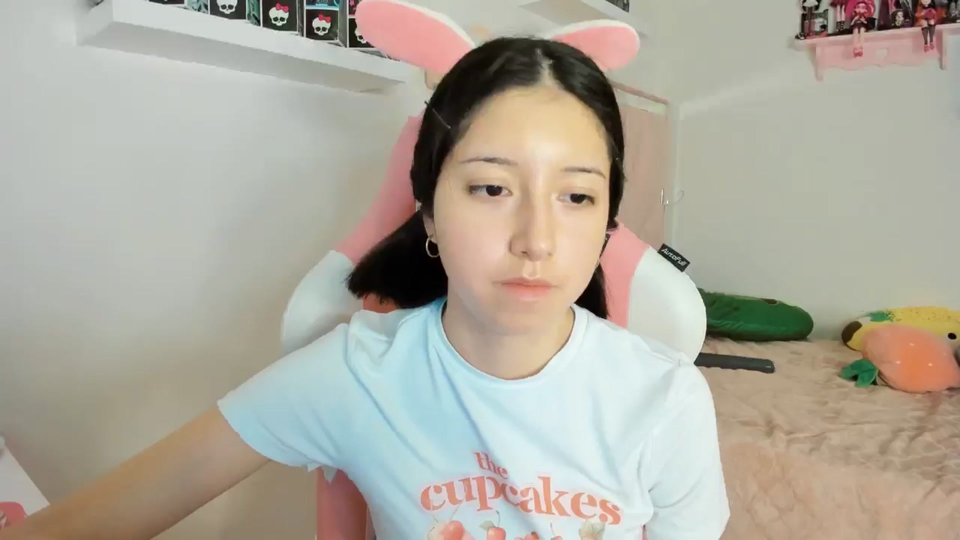 Gallery image thumbnail from Cherrycute666's myfreecams stream on, 11/10/2024, 07:11 image 4 of 20