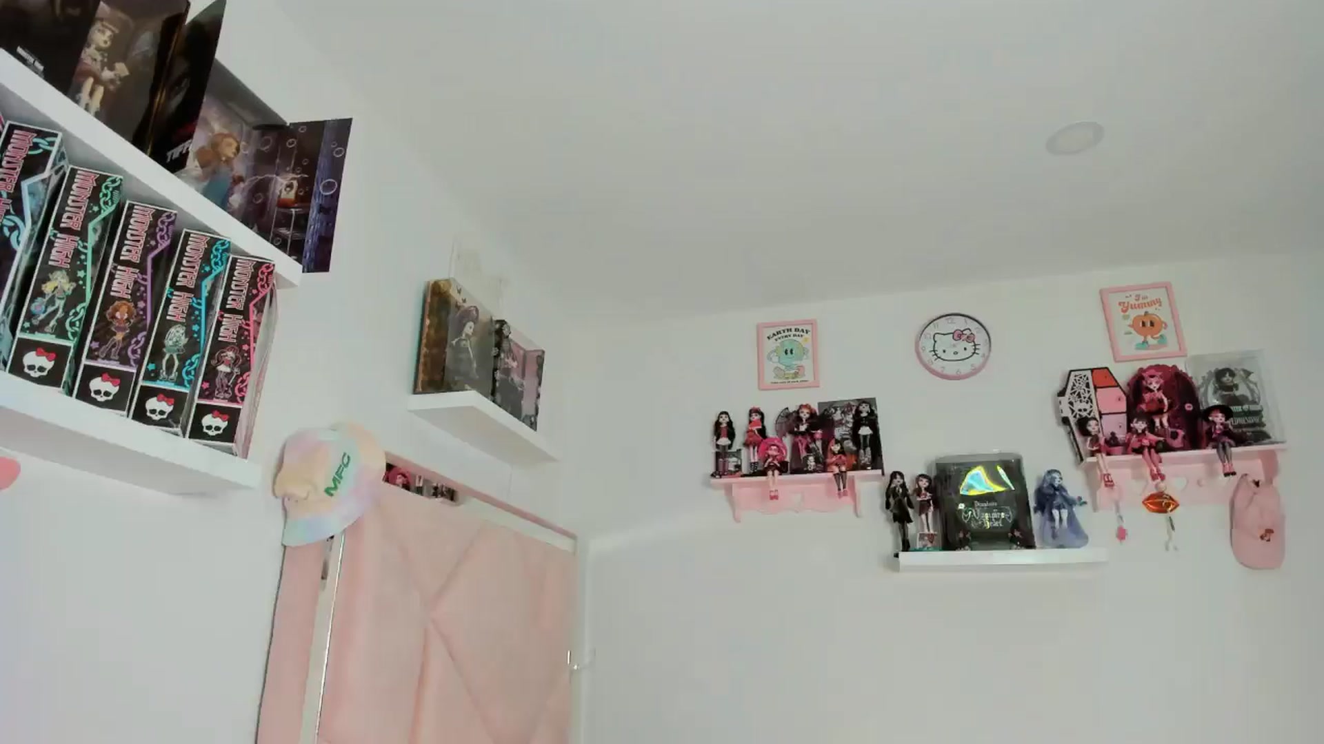 Gallery image thumbnail from Cherrycute666's myfreecams stream on, 11/10/2024, 07:24 image 12 of 20
