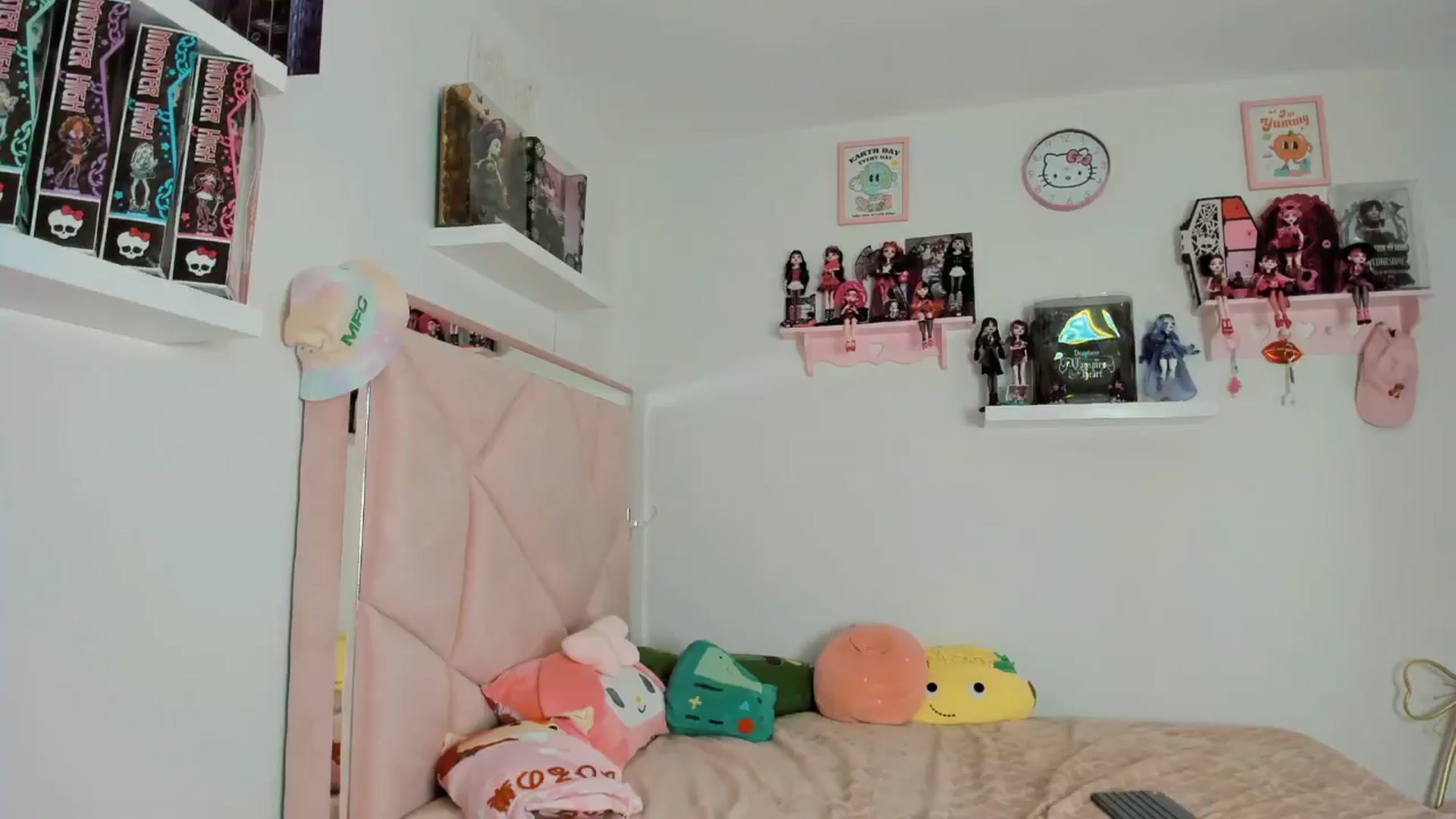 Gallery image thumbnail from Cherrycute666's myfreecams stream on, 11/10/2024, 07:24 image 15 of 20