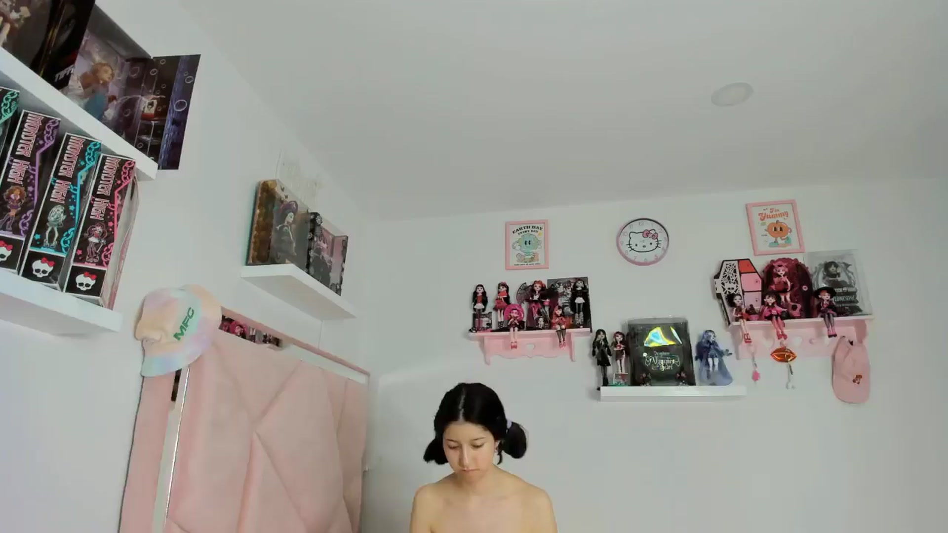 Gallery image thumbnail from Cherrycute666's myfreecams stream on, 11/10/2024, 07:24 image 7 of 20