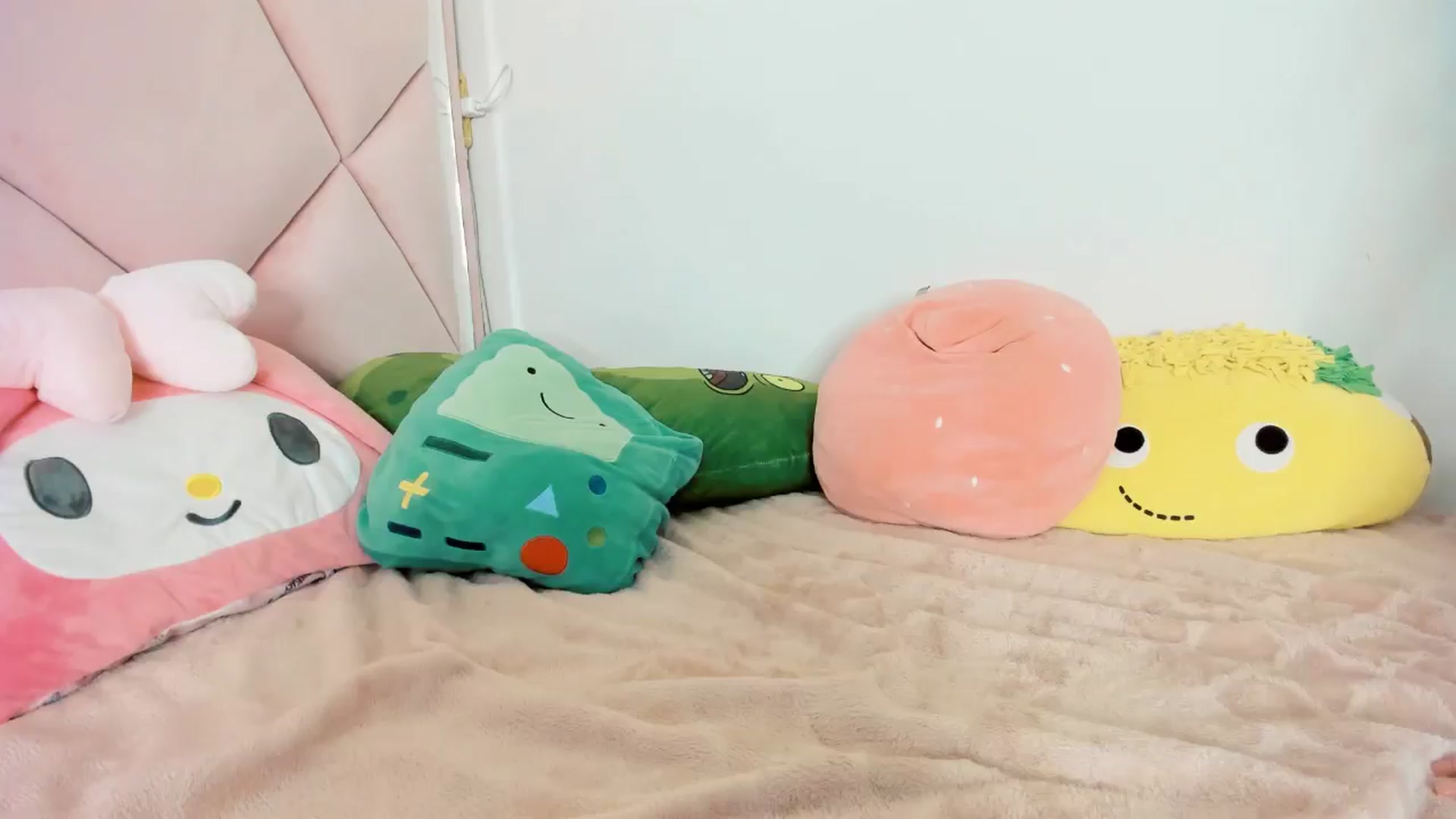 Gallery image thumbnail from Cherrycute666's myfreecams stream on, 11/10/2024, 07:24 image 5 of 20