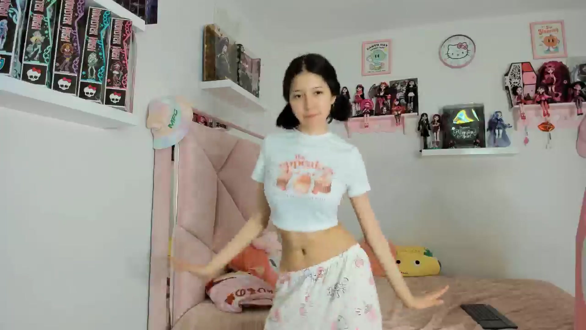 Gallery image thumbnail from Cherrycute666's myfreecams stream on, 11/10/2024, 09:09 image 15 of 20