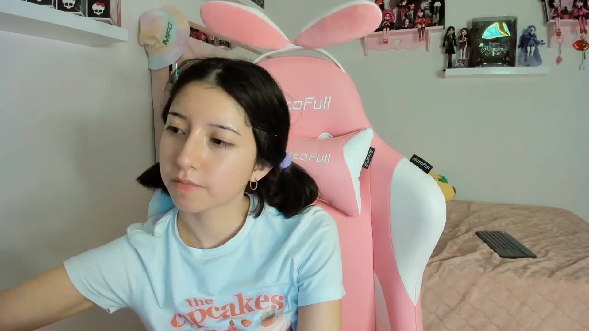 Gallery image thumbnail from Cherrycute666's myfreecams stream on, 11/10/2024, 09:09 image 13 of 20
