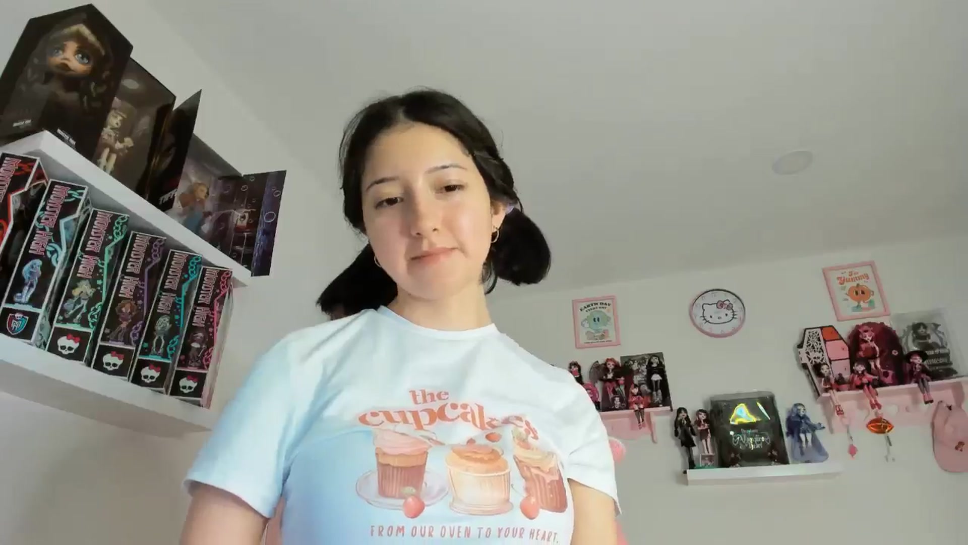 Gallery image thumbnail from Cherrycute666's myfreecams stream on, 11/10/2024, 09:09 image 11 of 20