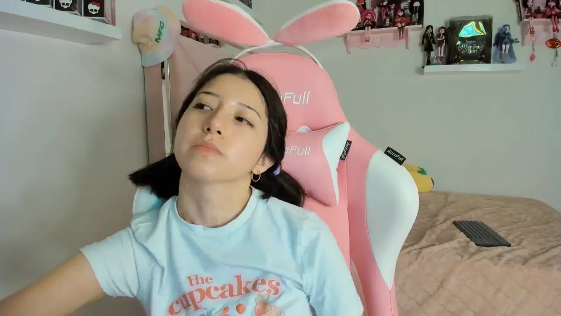 Gallery image thumbnail from Cherrycute666's myfreecams stream on, 11/10/2024, 09:09 image 14 of 20