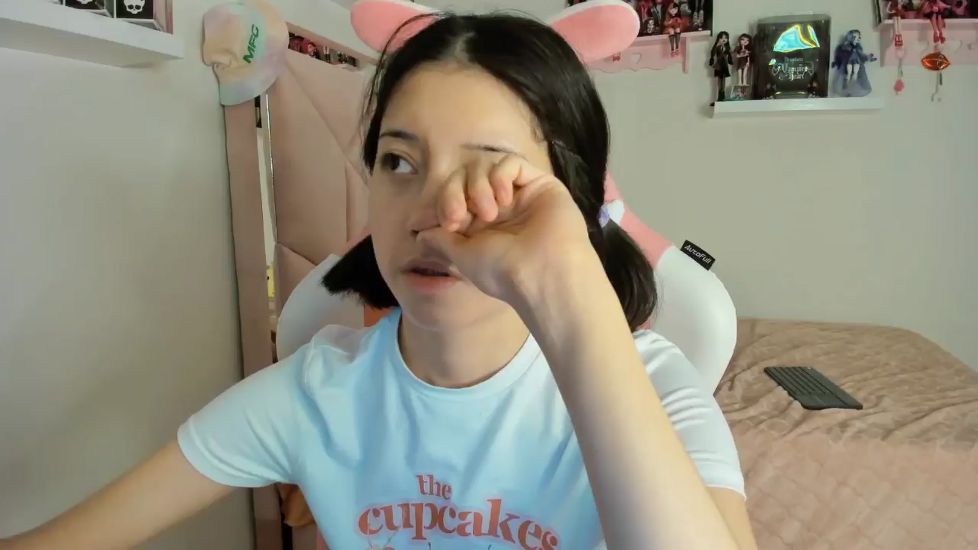 Gallery image thumbnail from Cherrycute666's myfreecams stream on, 11/10/2024, 09:09 image 1 of 20