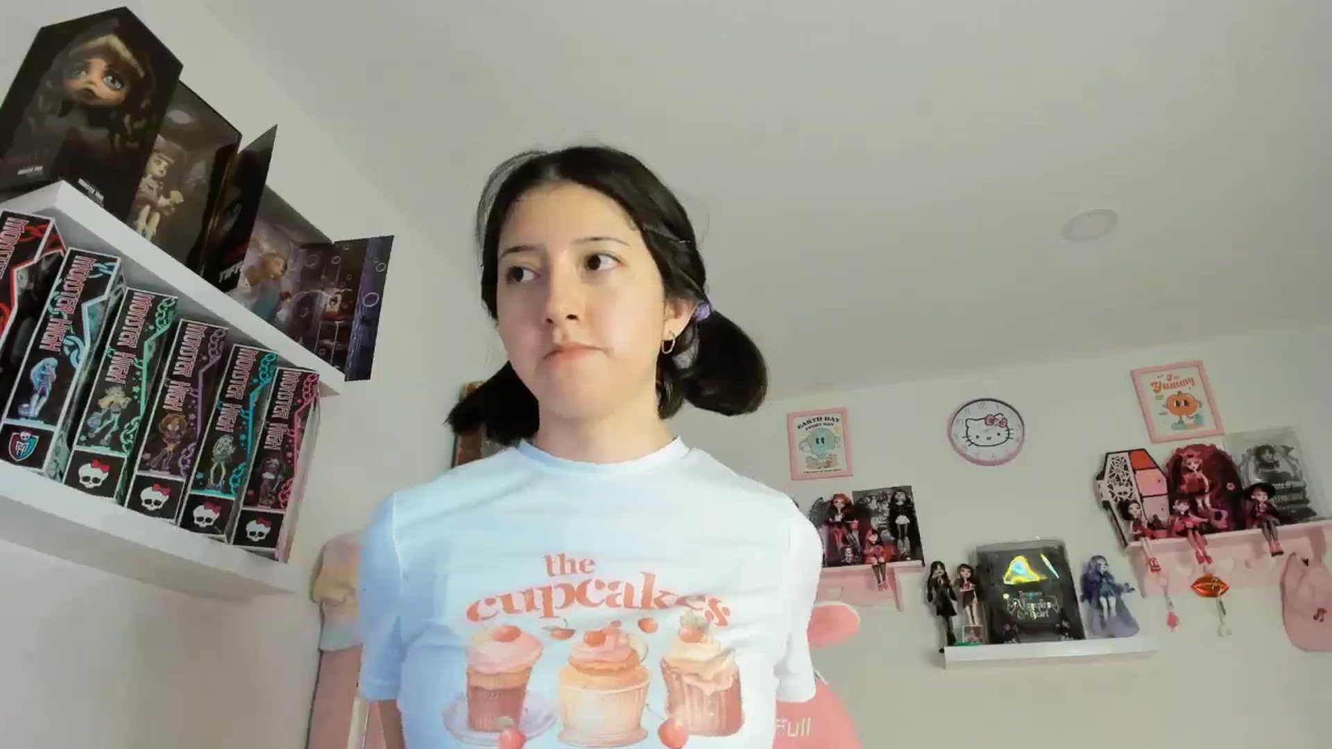 Gallery image thumbnail from Cherrycute666's myfreecams stream on, 11/10/2024, 09:09 image 10 of 20