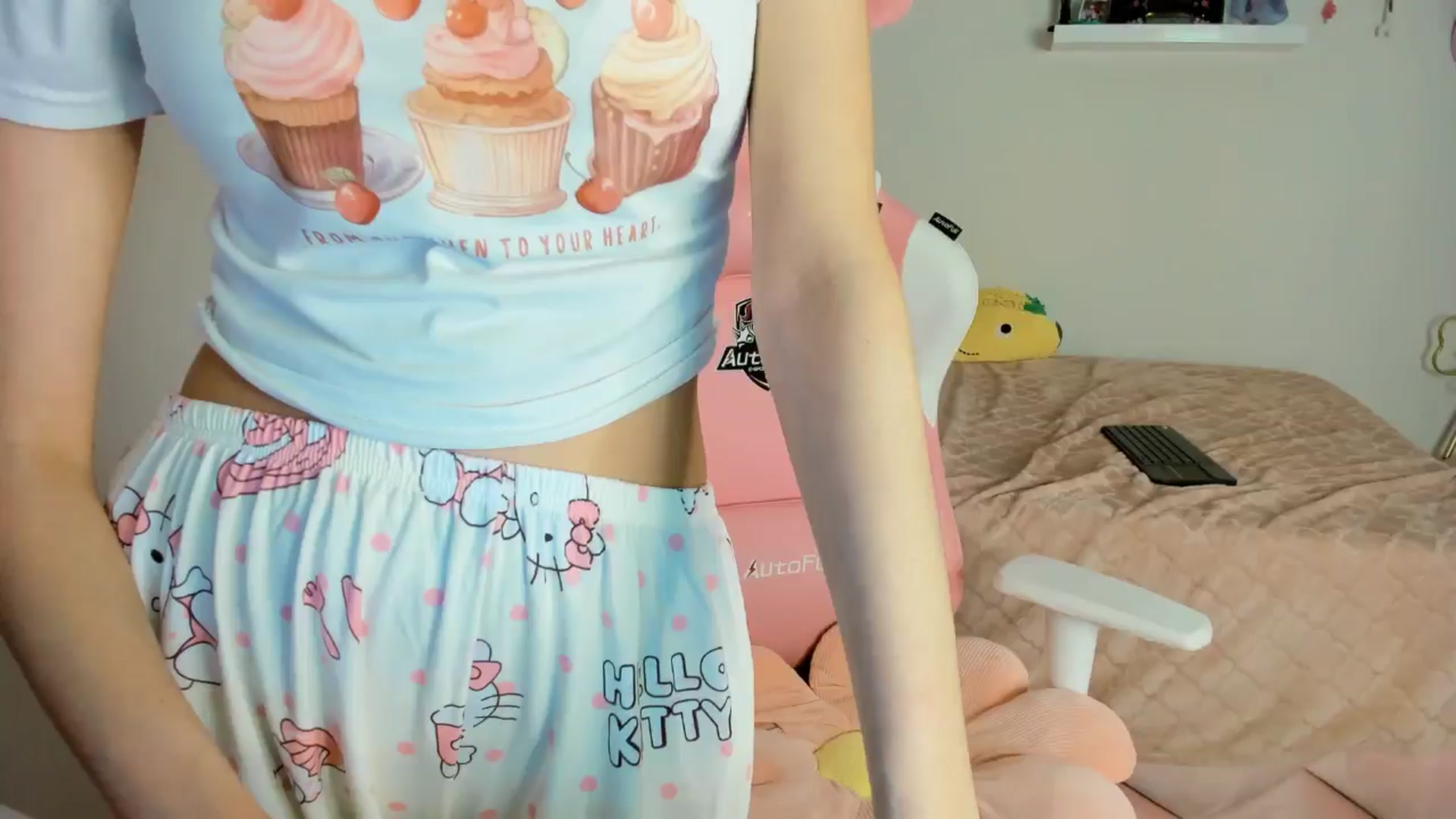 Gallery image thumbnail from Cherrycute666's myfreecams stream on, 11/10/2024, 09:09 image 8 of 20