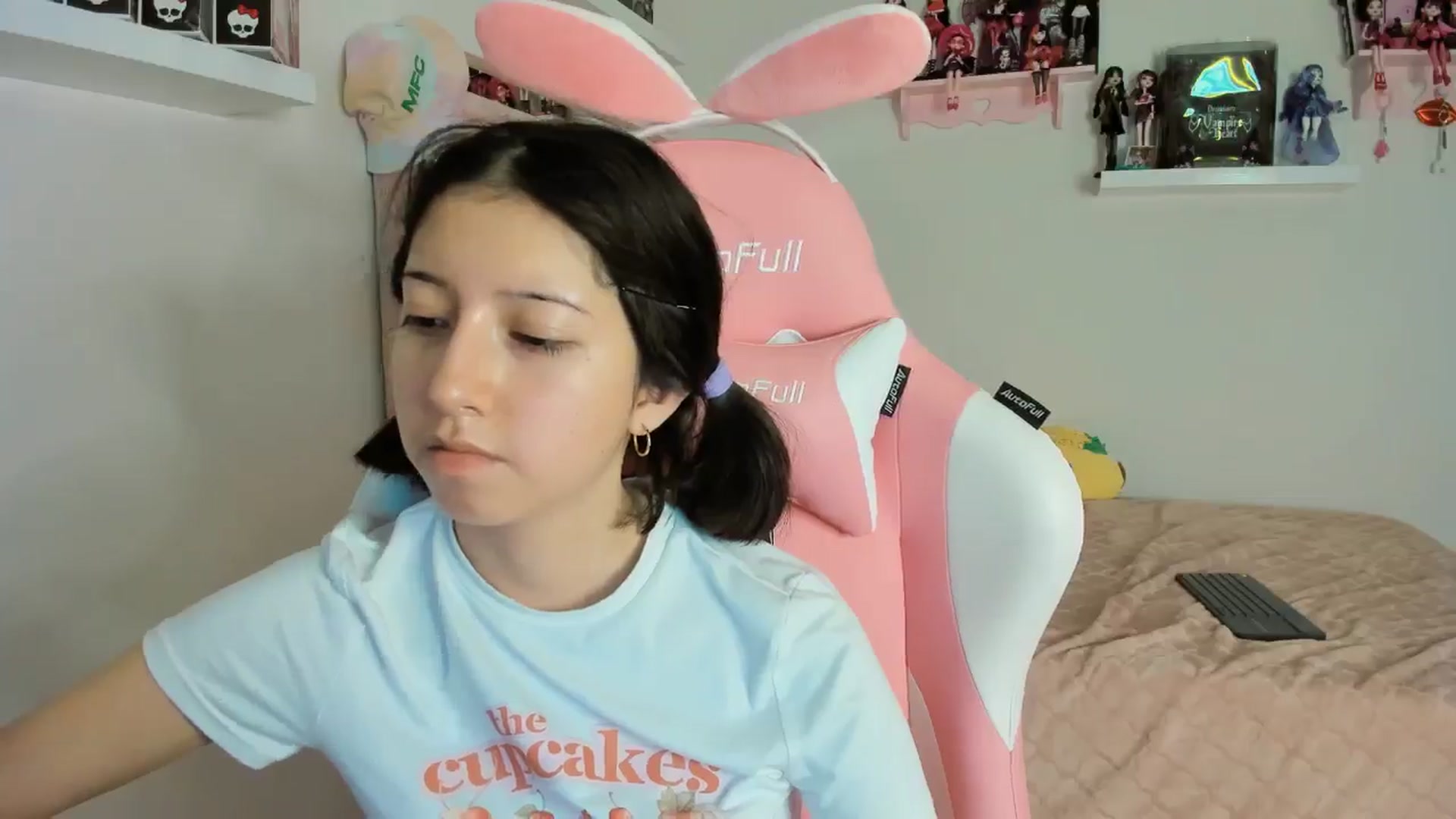 Gallery image thumbnail from Cherrycute666's myfreecams stream on, 11/10/2024, 09:09 image 12 of 20