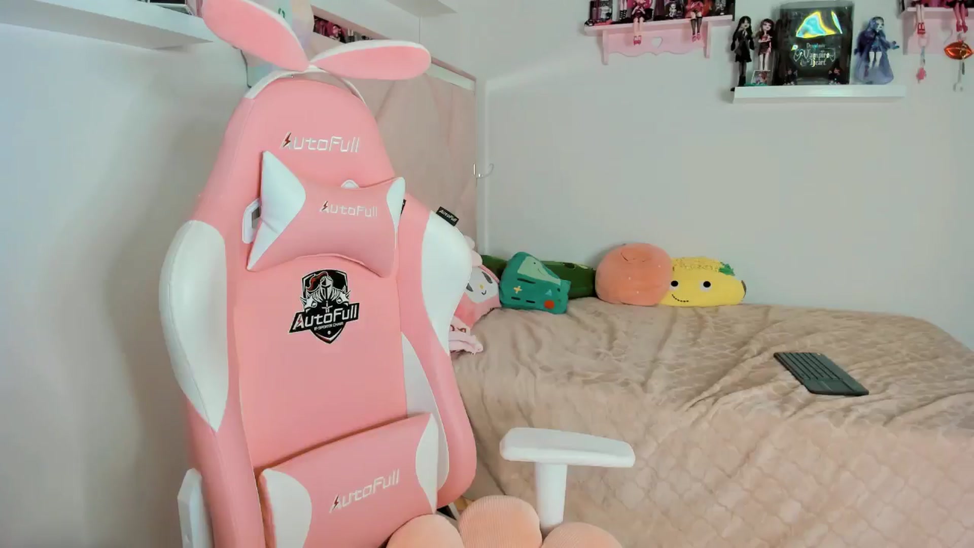 Gallery image thumbnail from Cherrycute666's myfreecams stream on, 11/10/2024, 11:54 image 9 of 20